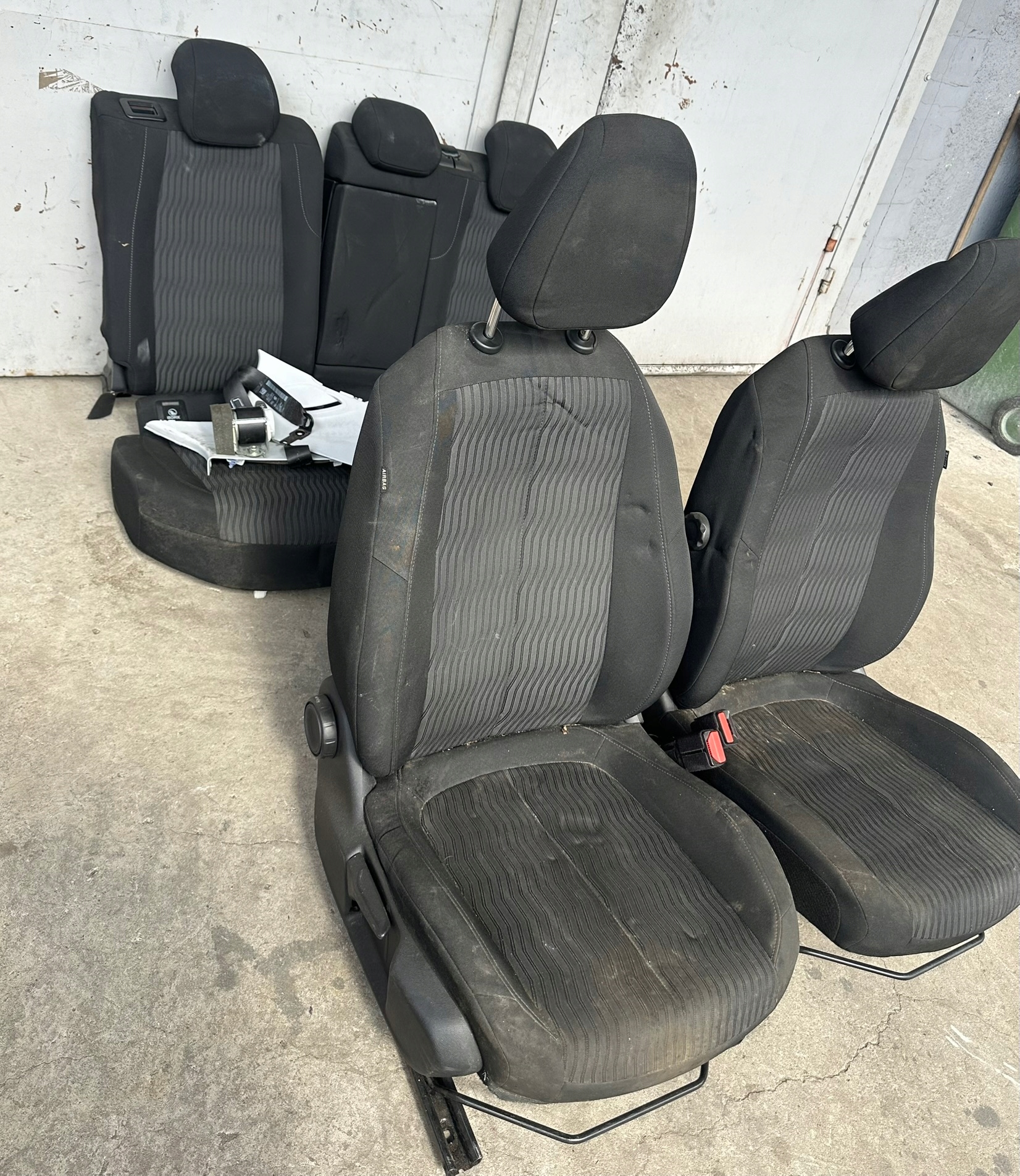 PEUGEOT 308 II T9 Sitze Gurten KOMPLET HB