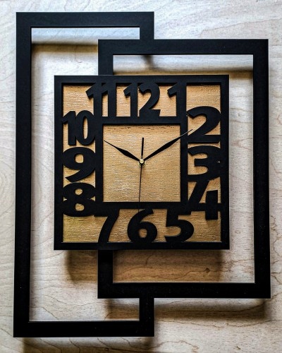 Moderní geometrické ozdobné nástěnné hodiny do obývacího pokoje v loftové kuchyni