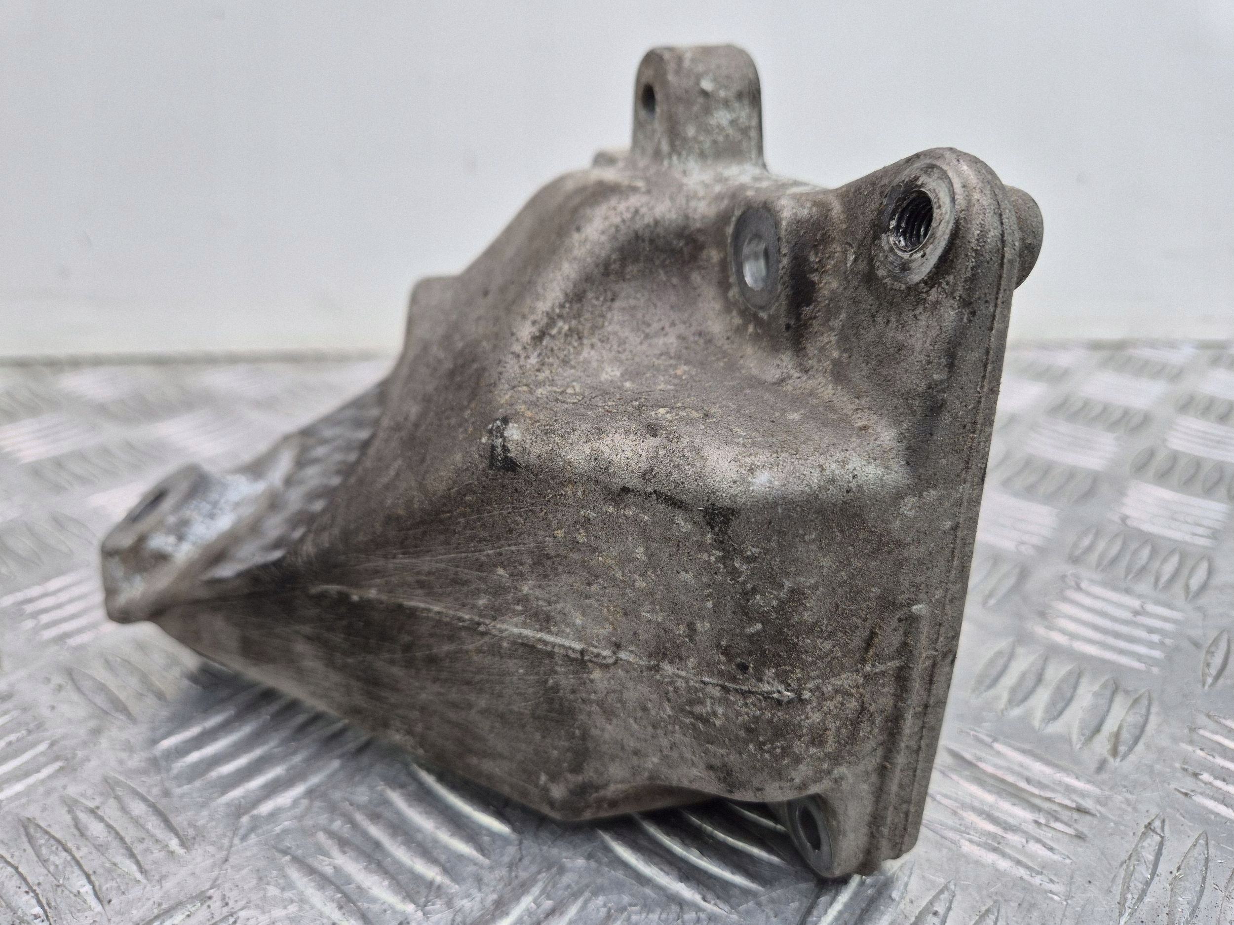 engine mount Mercedes C280 W204 A2722232104 M272.947