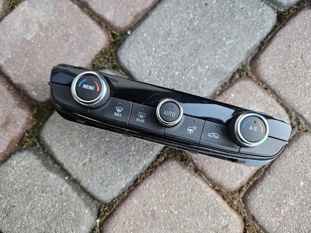 Panel control unit of the air conditioning air conditioning devices switch Opel Mokka B 9858716380