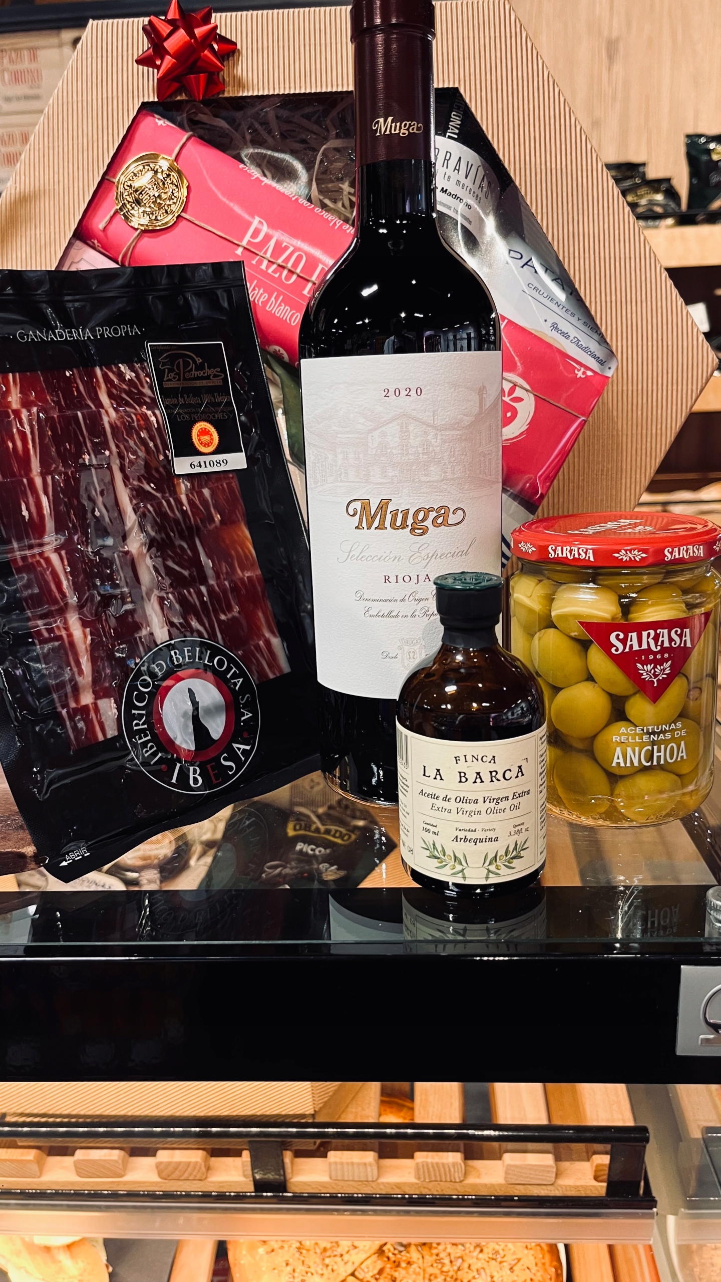 Levně Rioja Muga, ručně krájená šunka, olivy, olivový set lahůdek