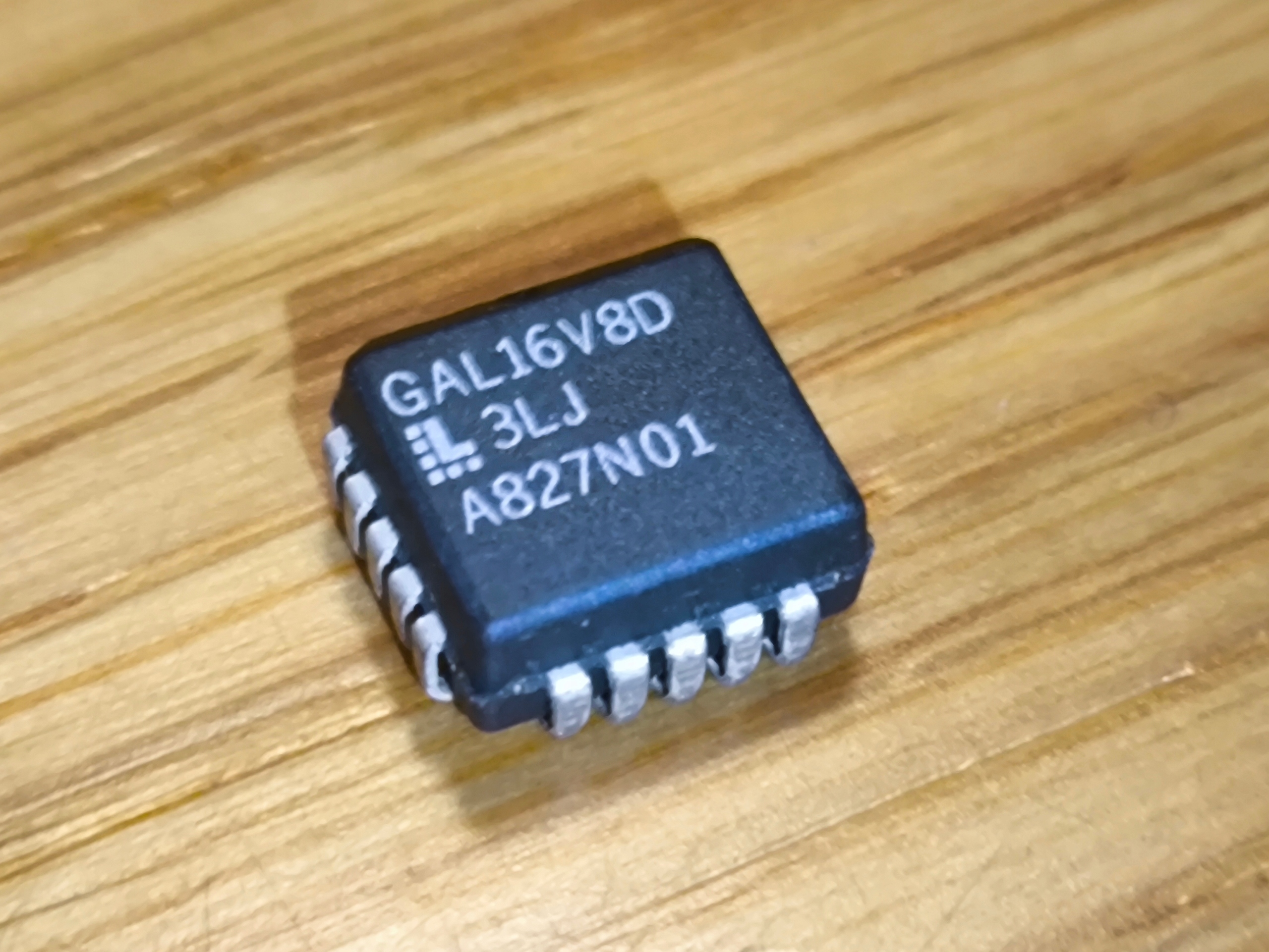 GAL16V8D-3LJ Lattice programowalny układ logiczny PLD PLCC20