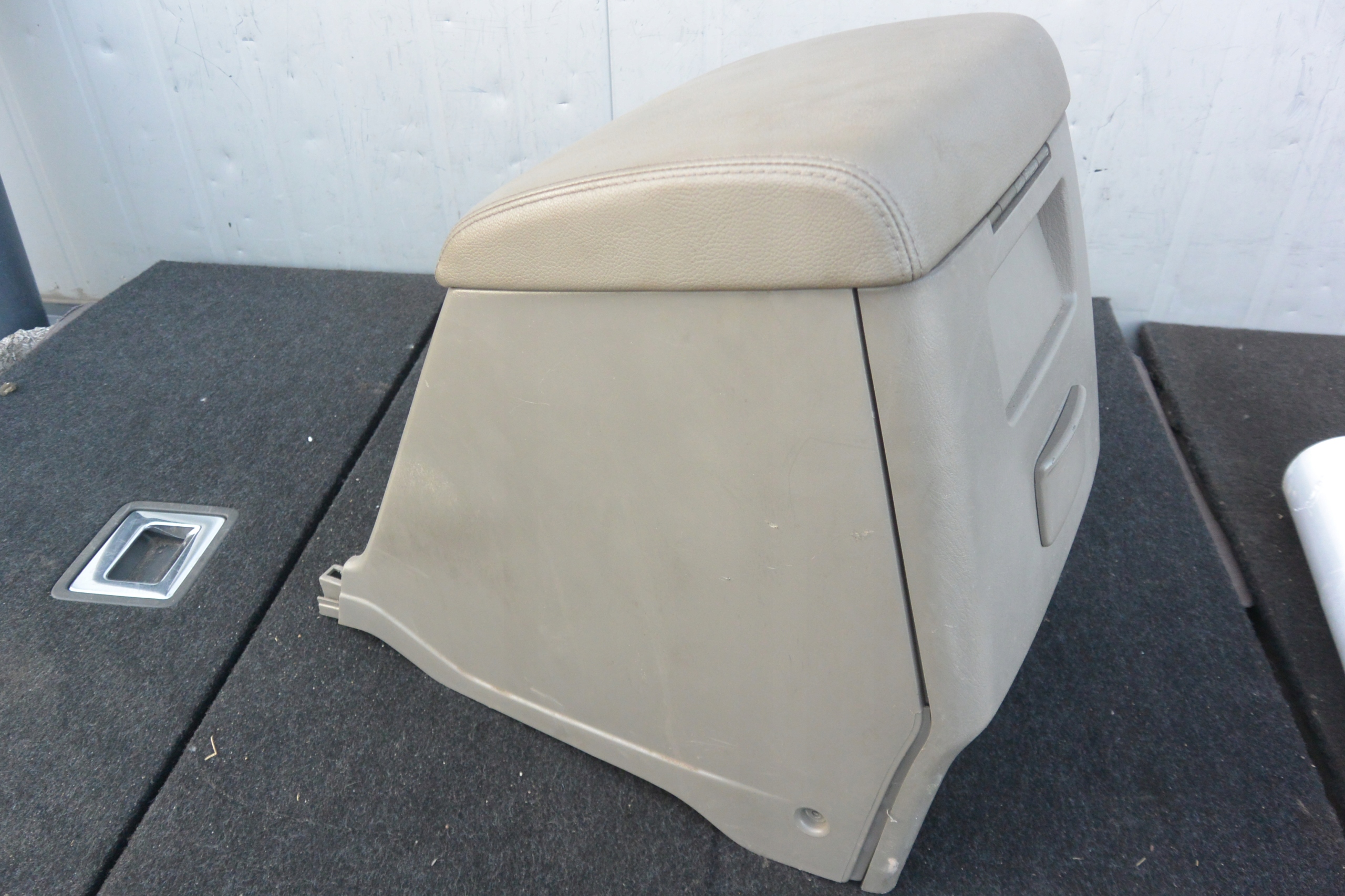 TUNEL central armrest passenger compartment leather NISSAN PATROL Y61