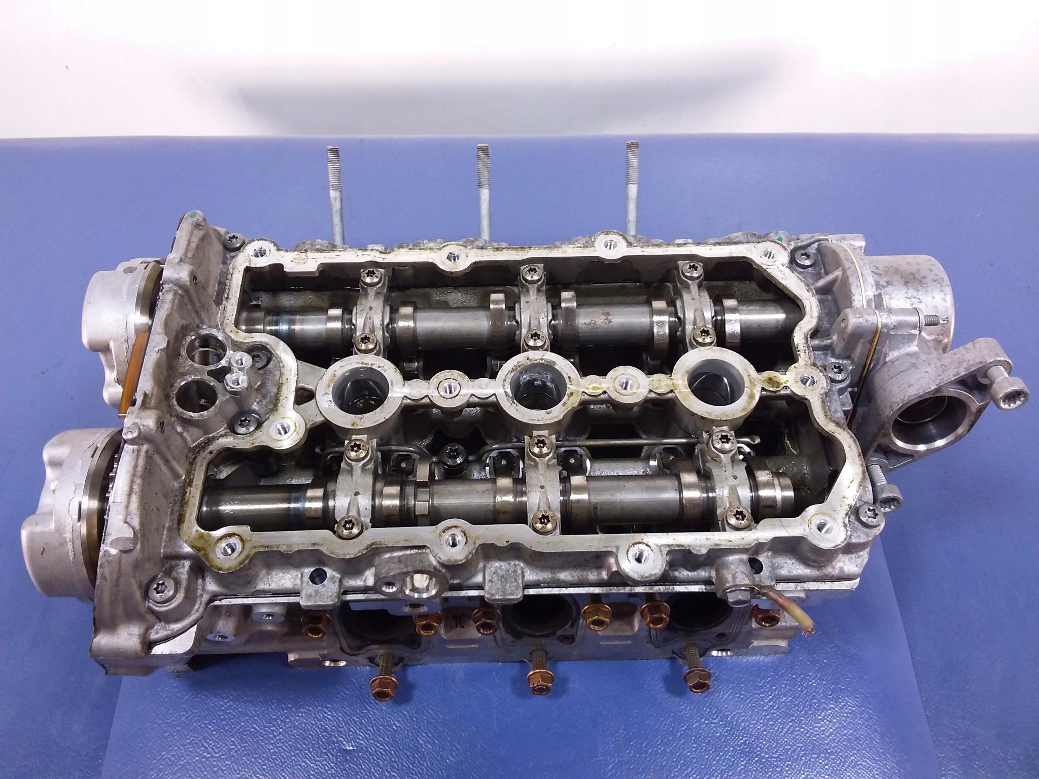 AUDI A8 D4 3.0 TFSI CREC GŁOWICA PRAWA 06E103404AA Typ samochodu Samochody osobowe