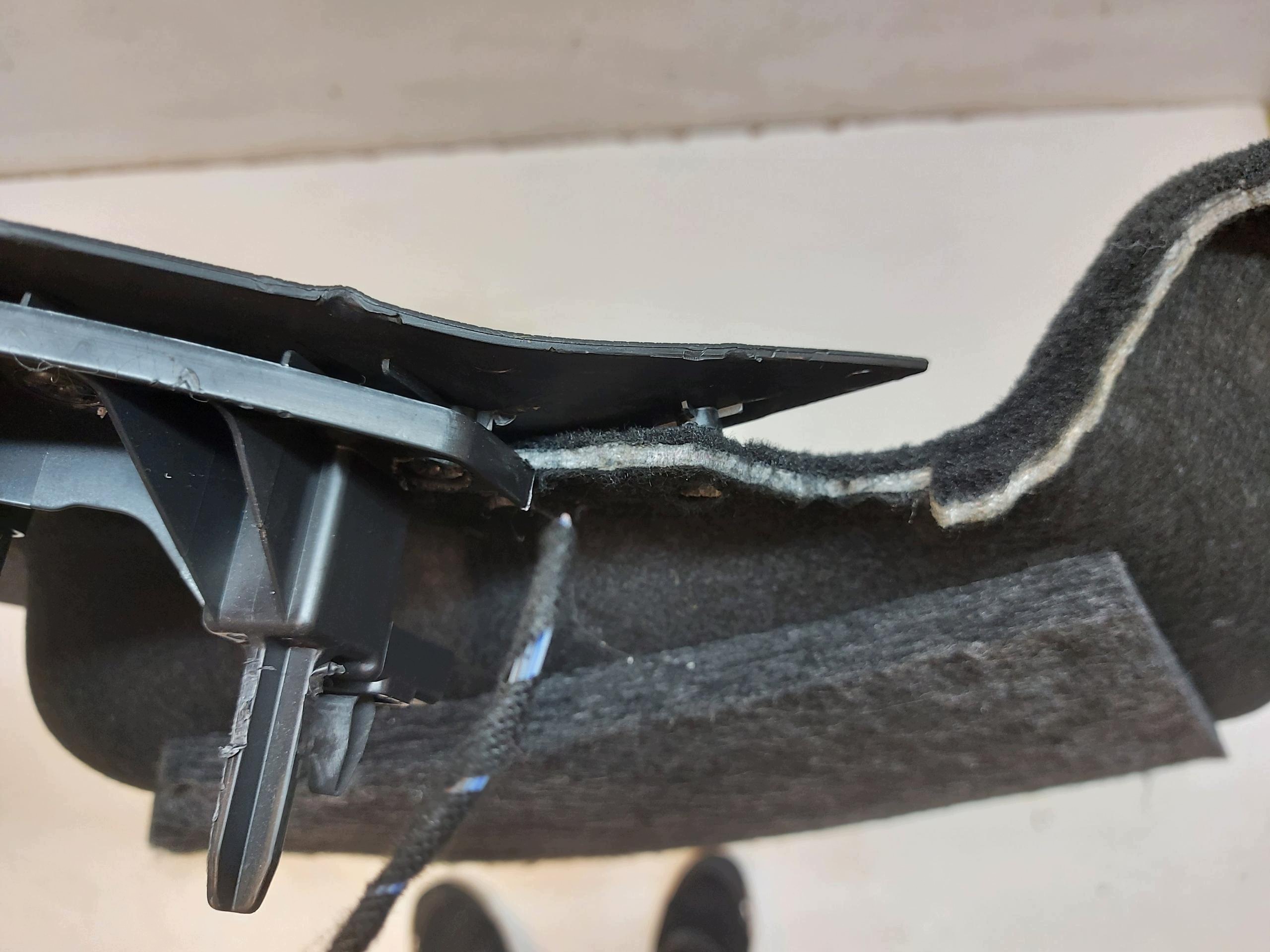 MERCEDES W213 E300de Kombi boot upholstery left A2136906903