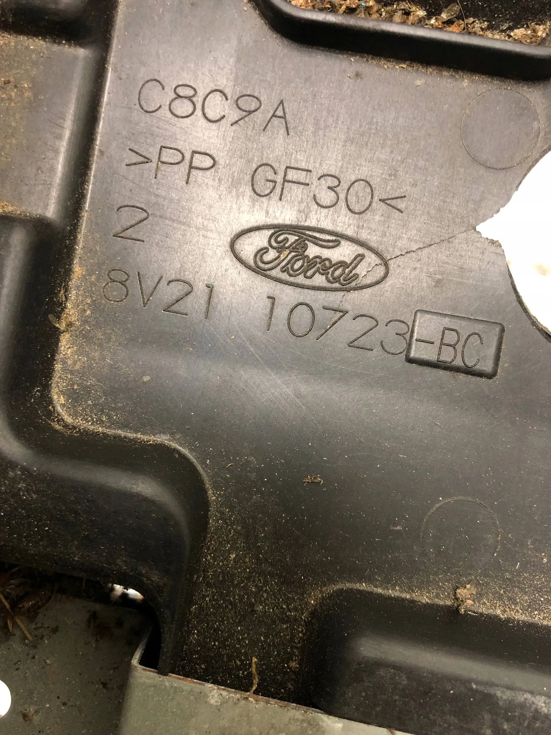obal akumulátoru FORD FIESTA MK7 8V21-10723-BC 8V21-12A692-DA