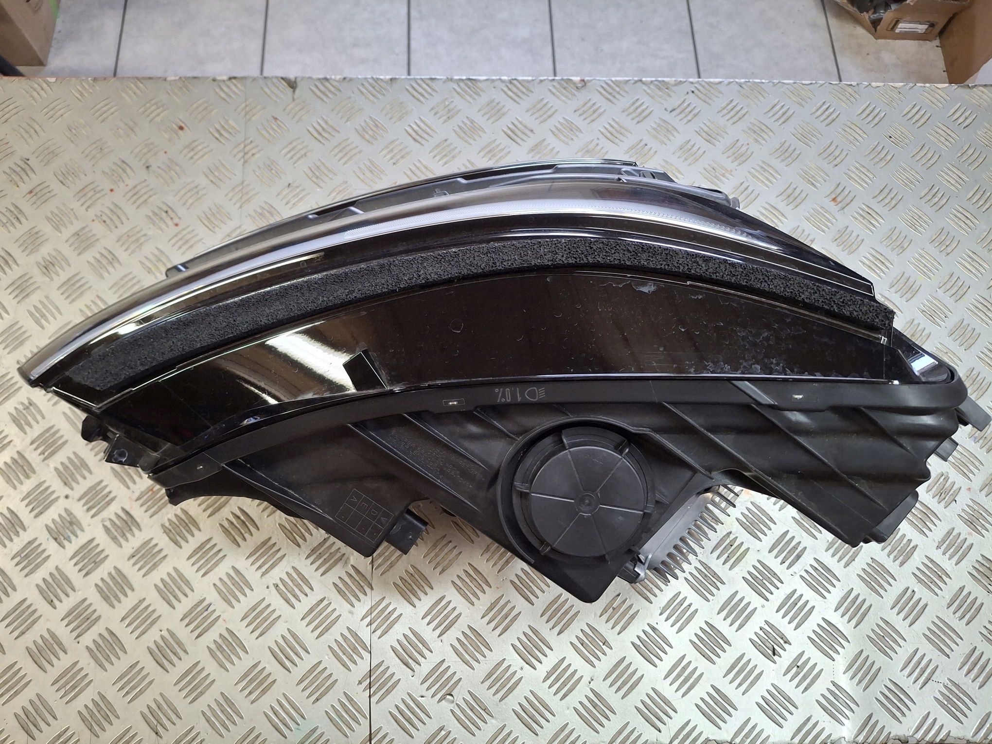 light right front FULL LED TESLA Y JUNIPER 2024R->
