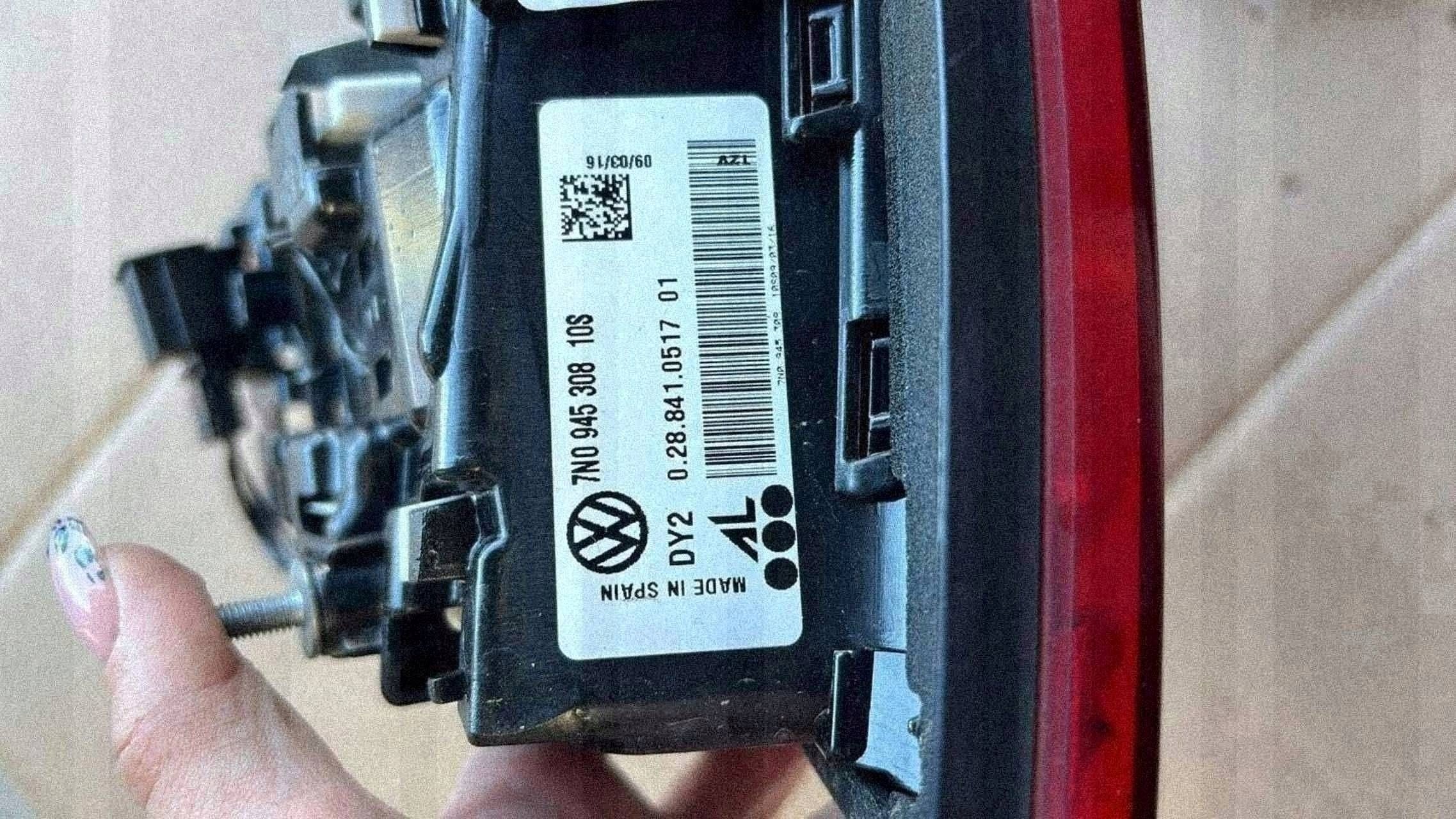 light rear w tailgate rear part side right Volkswagen Sharan 7N0945308