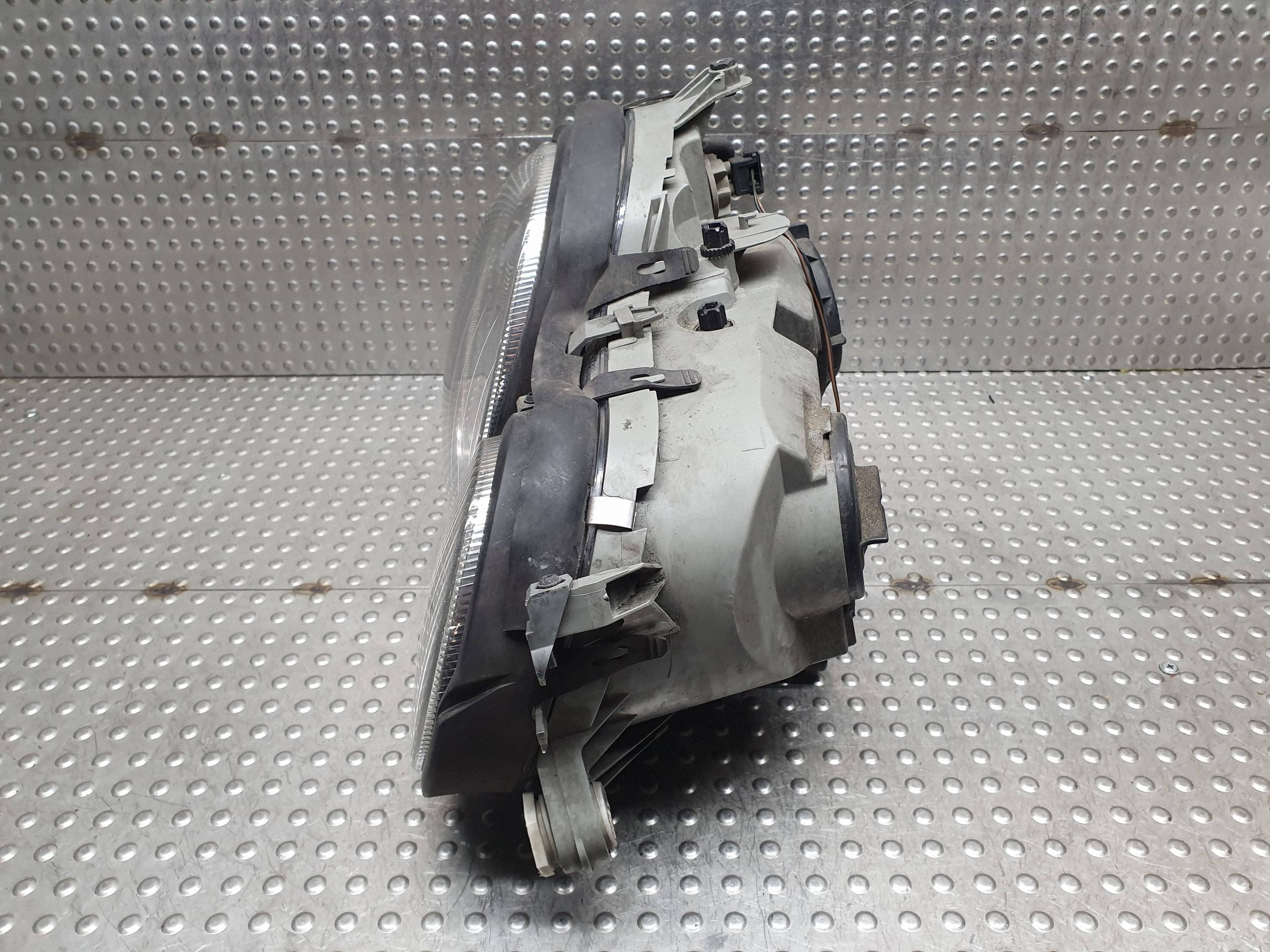 light REFLEKTOR right front XENON MERCEDES E-KLASA W210 LIFT