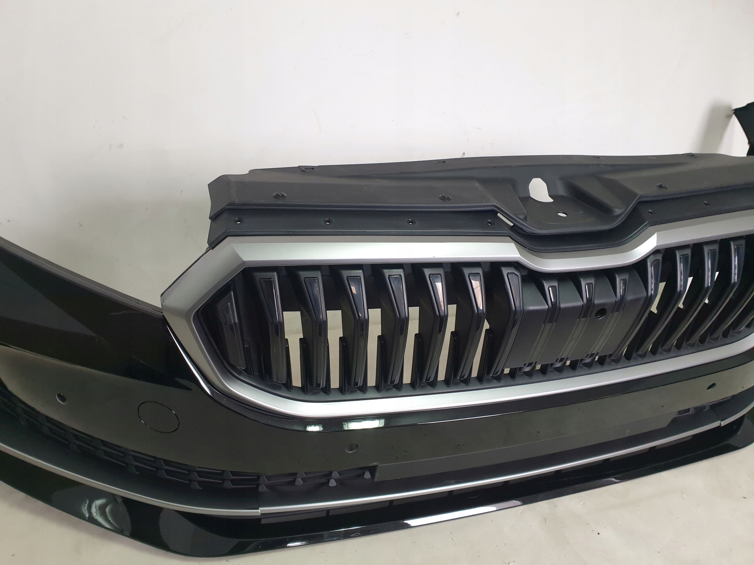 SKODA SUPERB IV 3P0 23-> bumper front front 4 x PDC cover 3P0807221