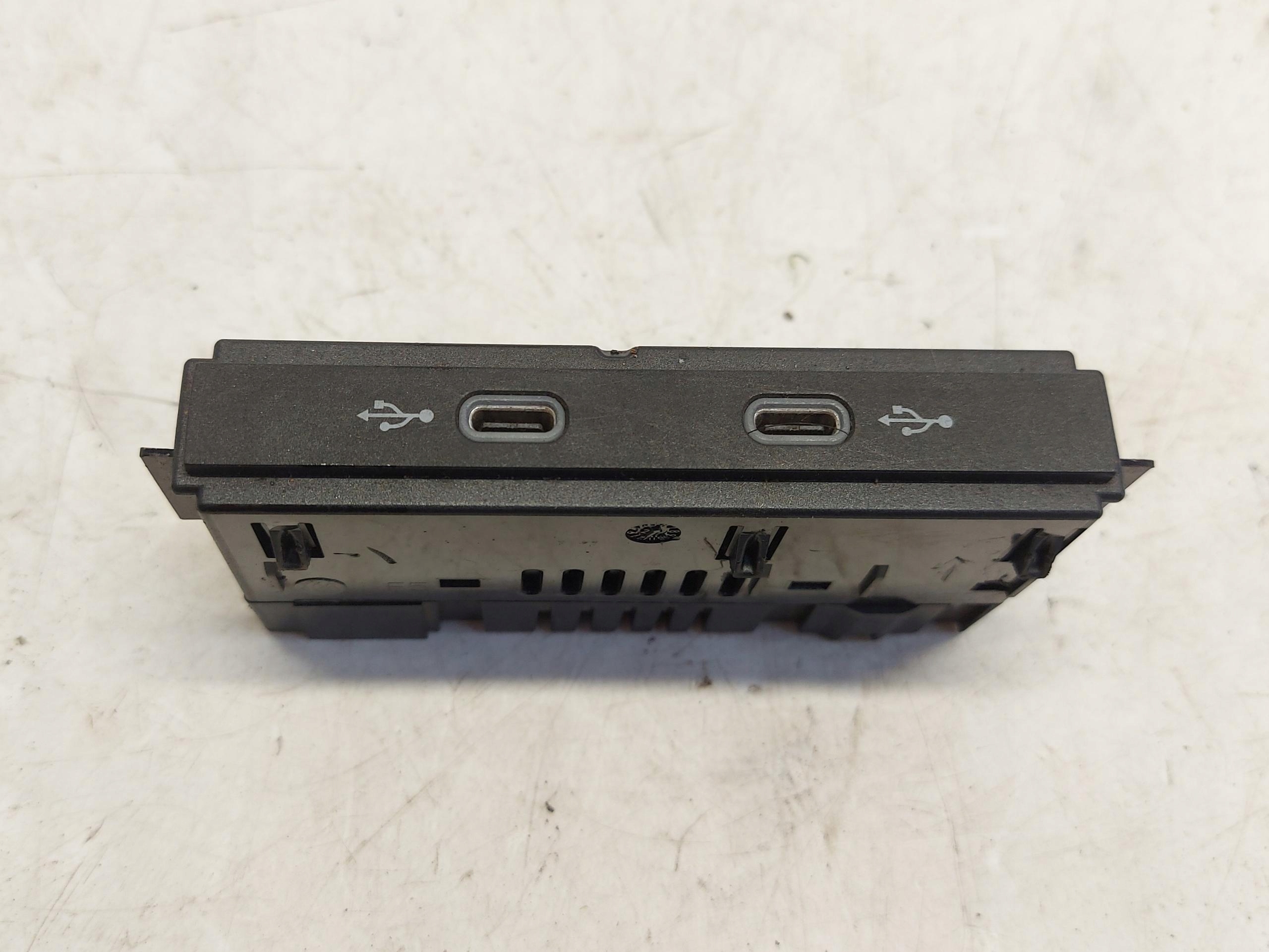 MAN TGE Crafter II Adapter, Stecker USB 5NA035736