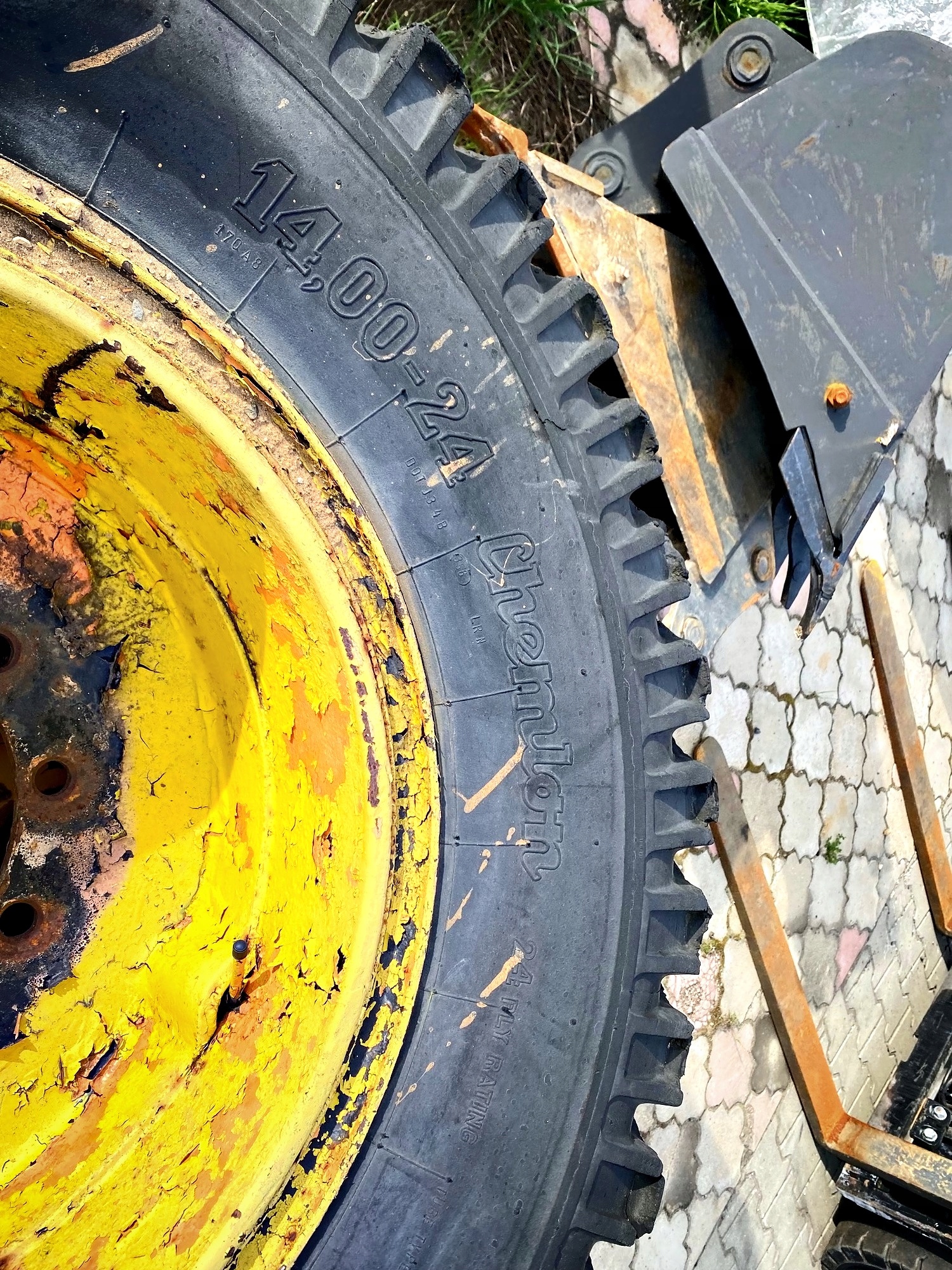 opona Matador 14.00-24 rozmiar cale 24 z dętka Średnica 25