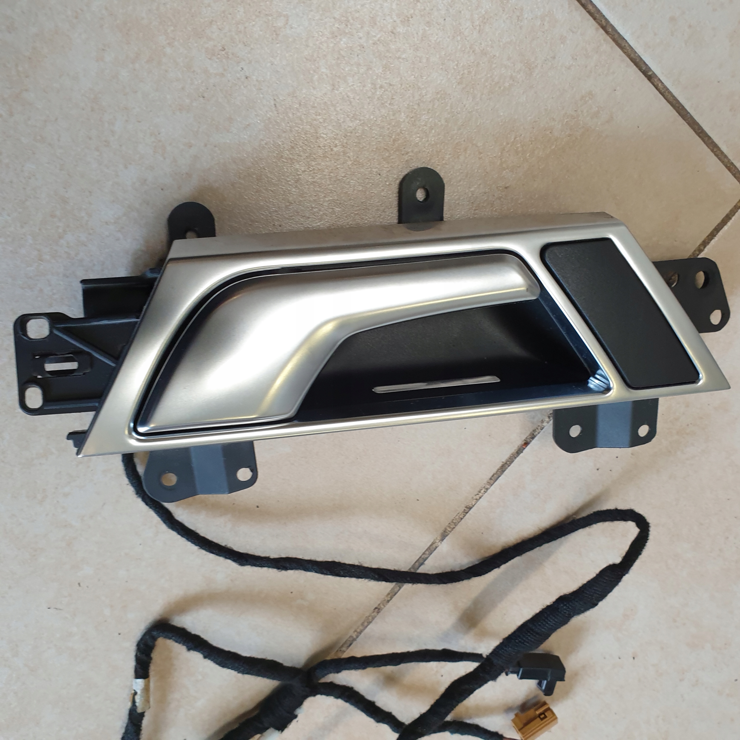 handle inner PODSWIETLANA LED right rear part AUDI A6 C6 4F OE
