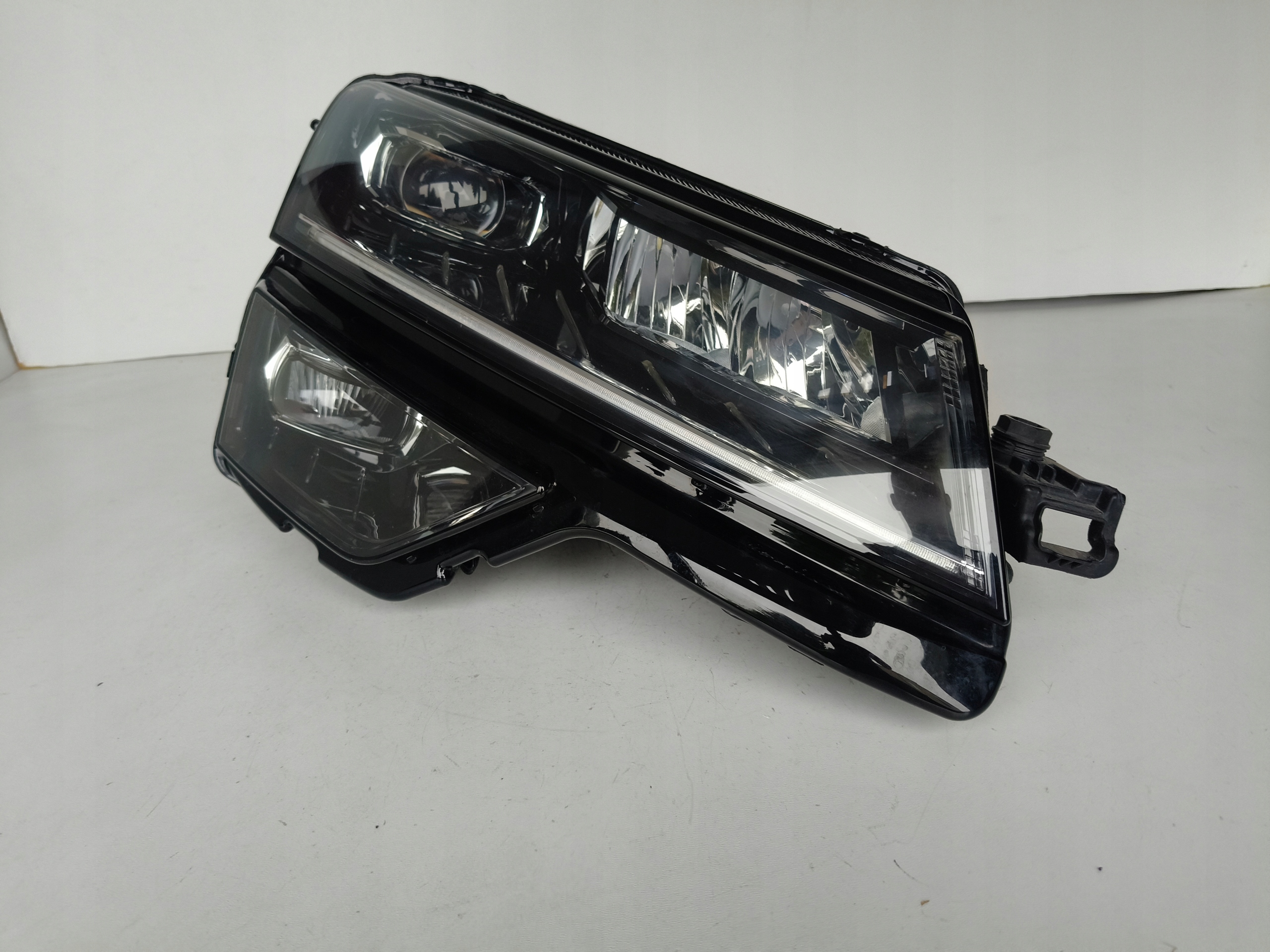 light right REFLEKTOR SKODA KAROQ 57A 17- FULL LED