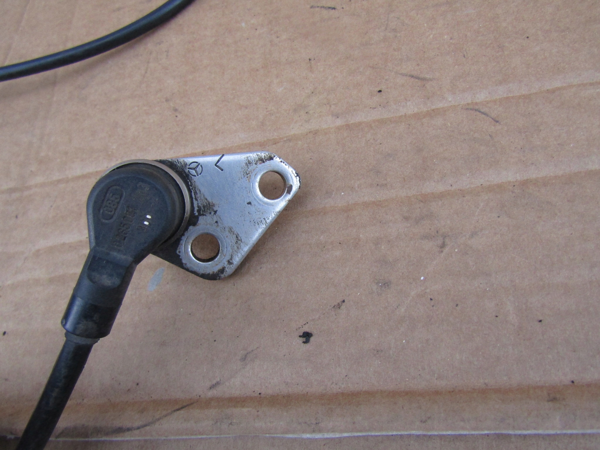 3 MERCEDES W124 CZUJNIK ABS LEWY PRZEDNI do93r Producent części Mercedes-Benz OE