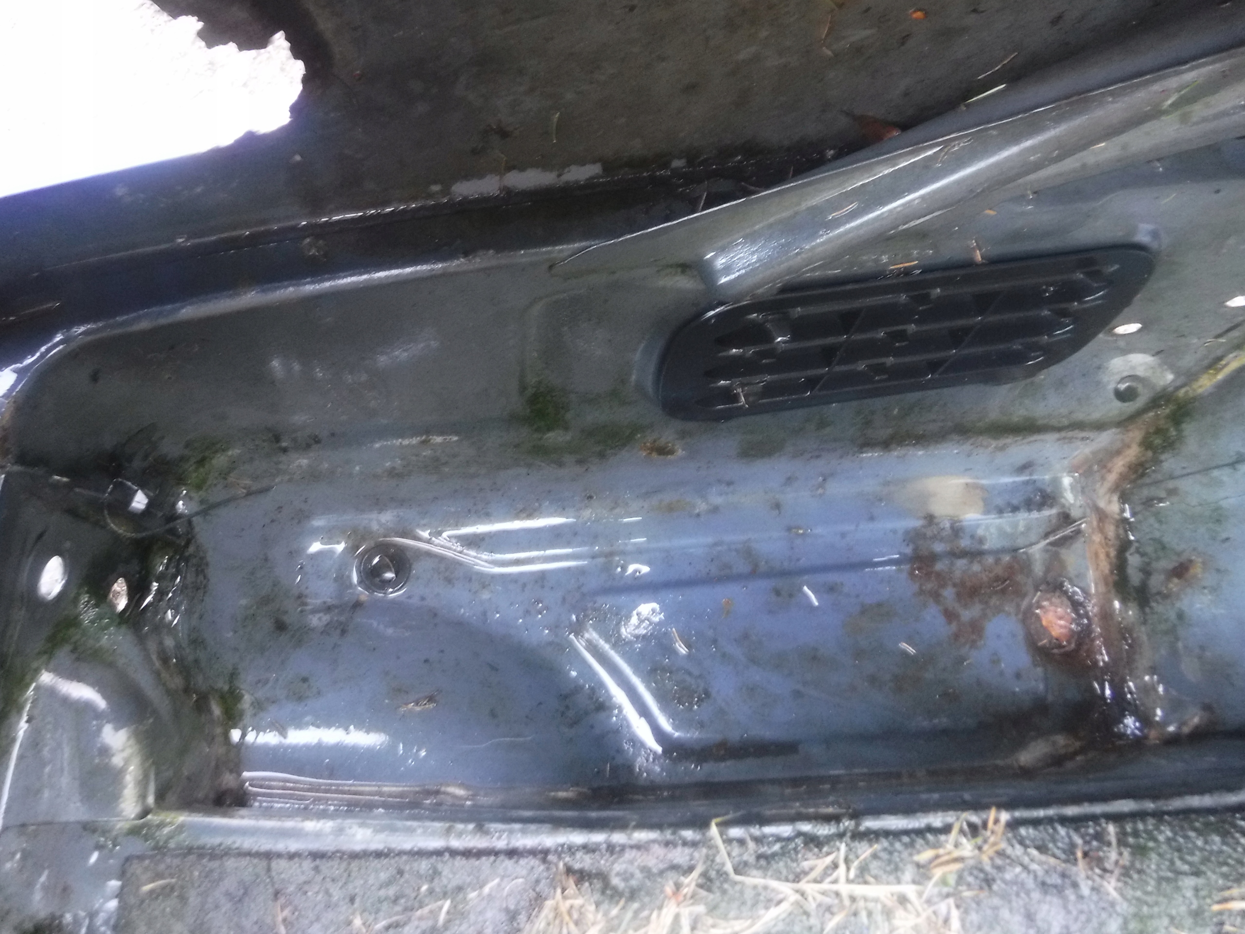 mercedes w124 coupe sárvédö far hátsó bal