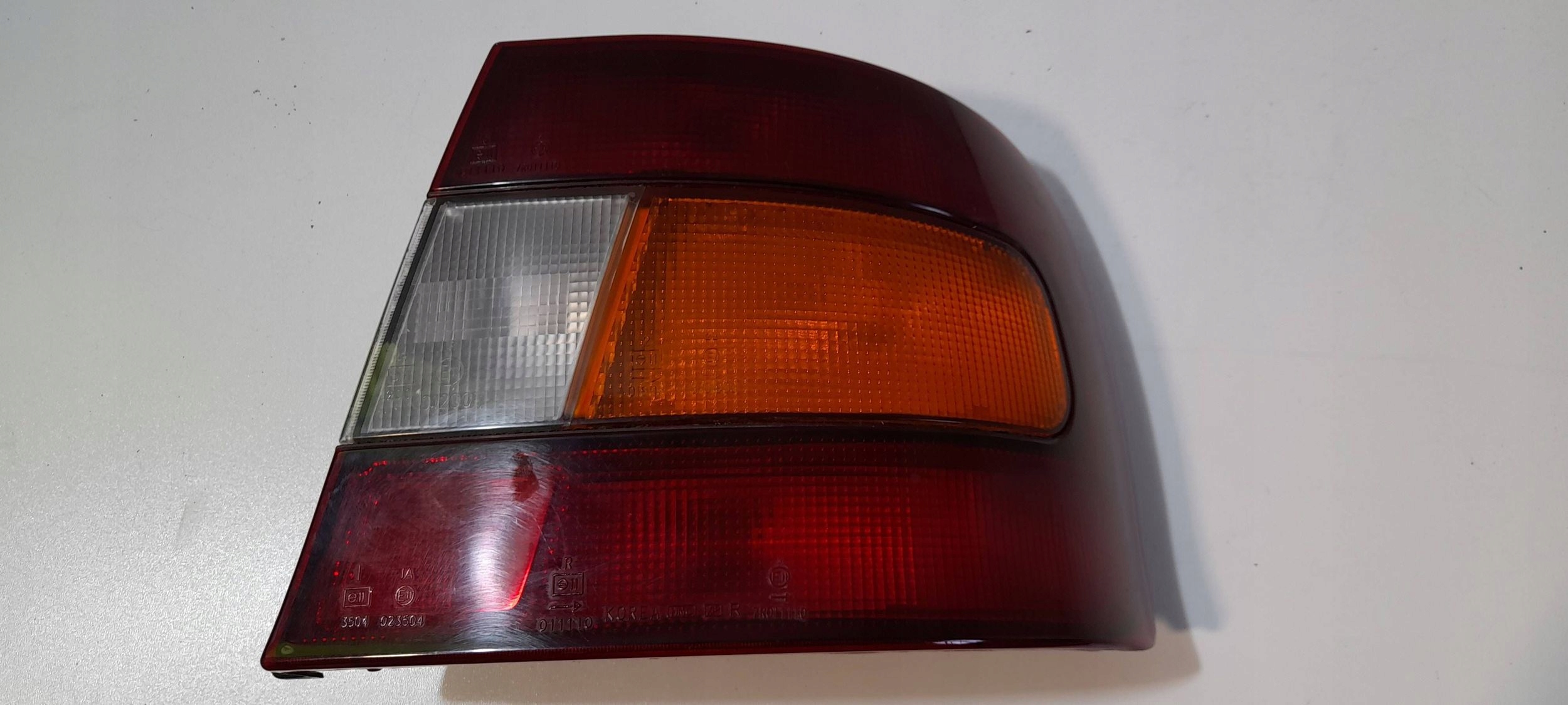 Hyundai Lantra and light rear right 7R011110 (R392)