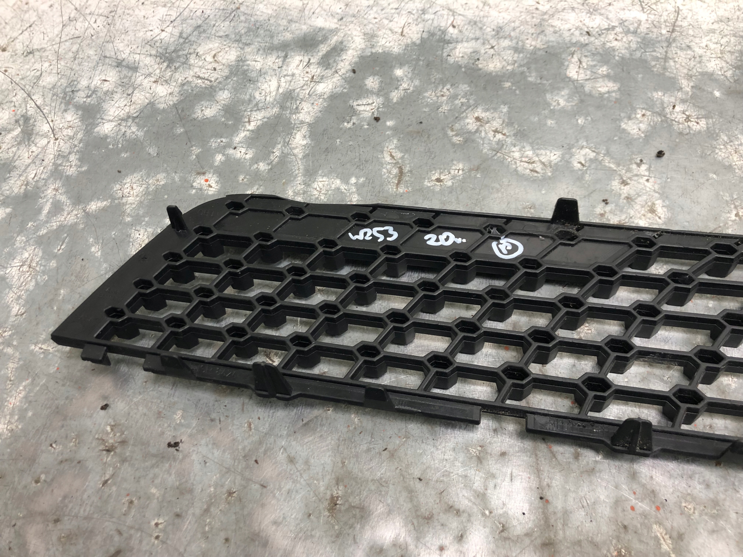 grid GRILLA left MERCEDES W253 X253 A2538889100