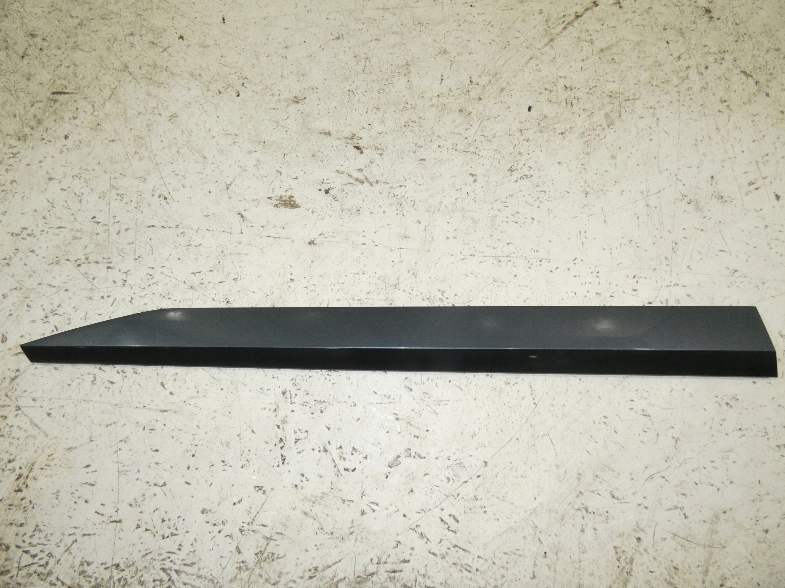 Skoda Superb III moulding door left front 3V0854939
