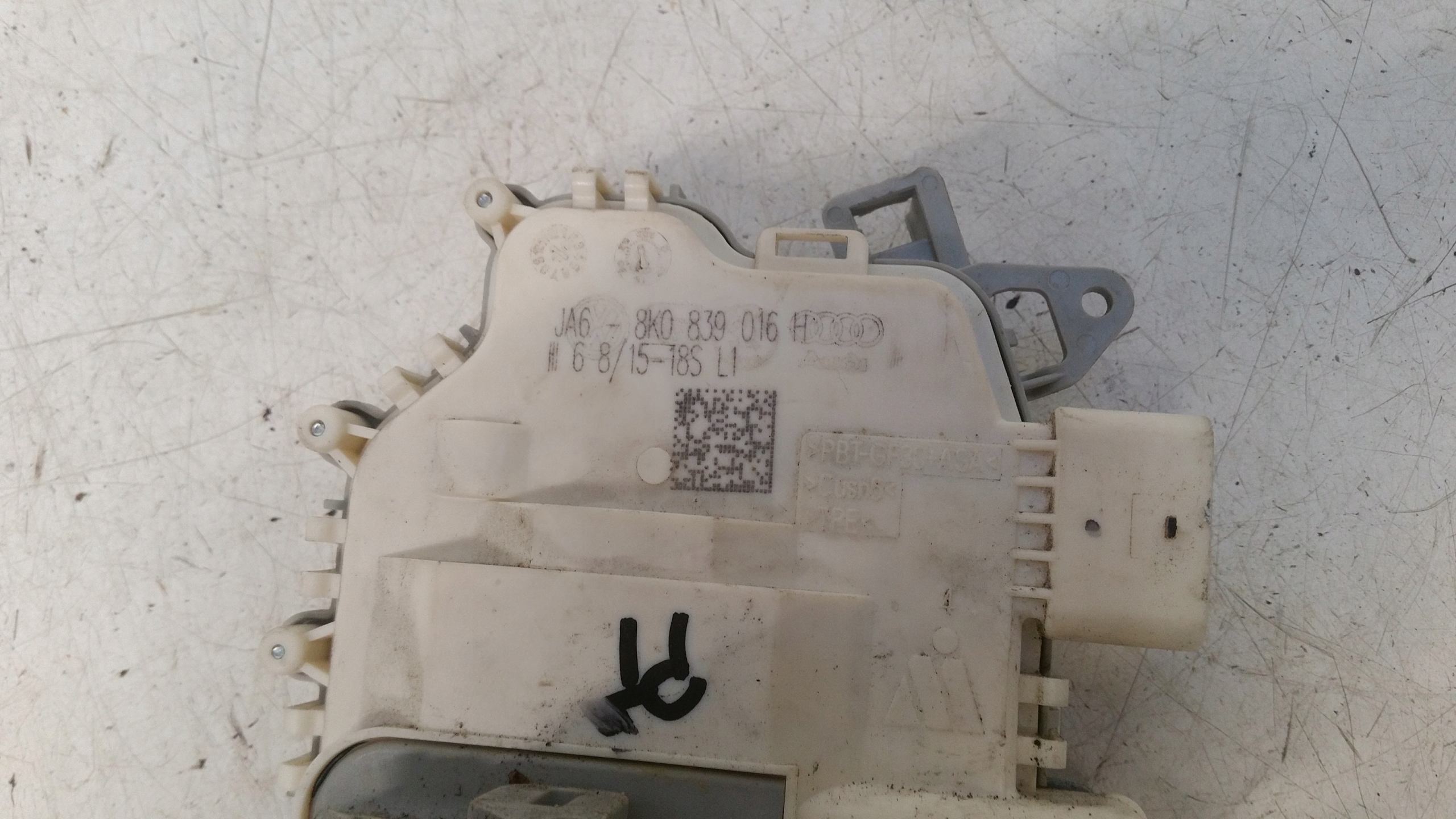 lock right rear part 8K0839016H AUDI A4 B8