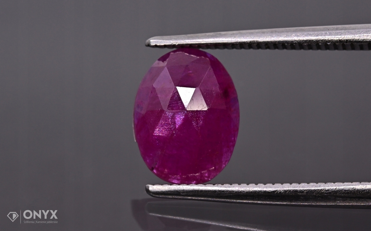 Rubín fazetovaná rozeta ovál 8,2x6,2 mm