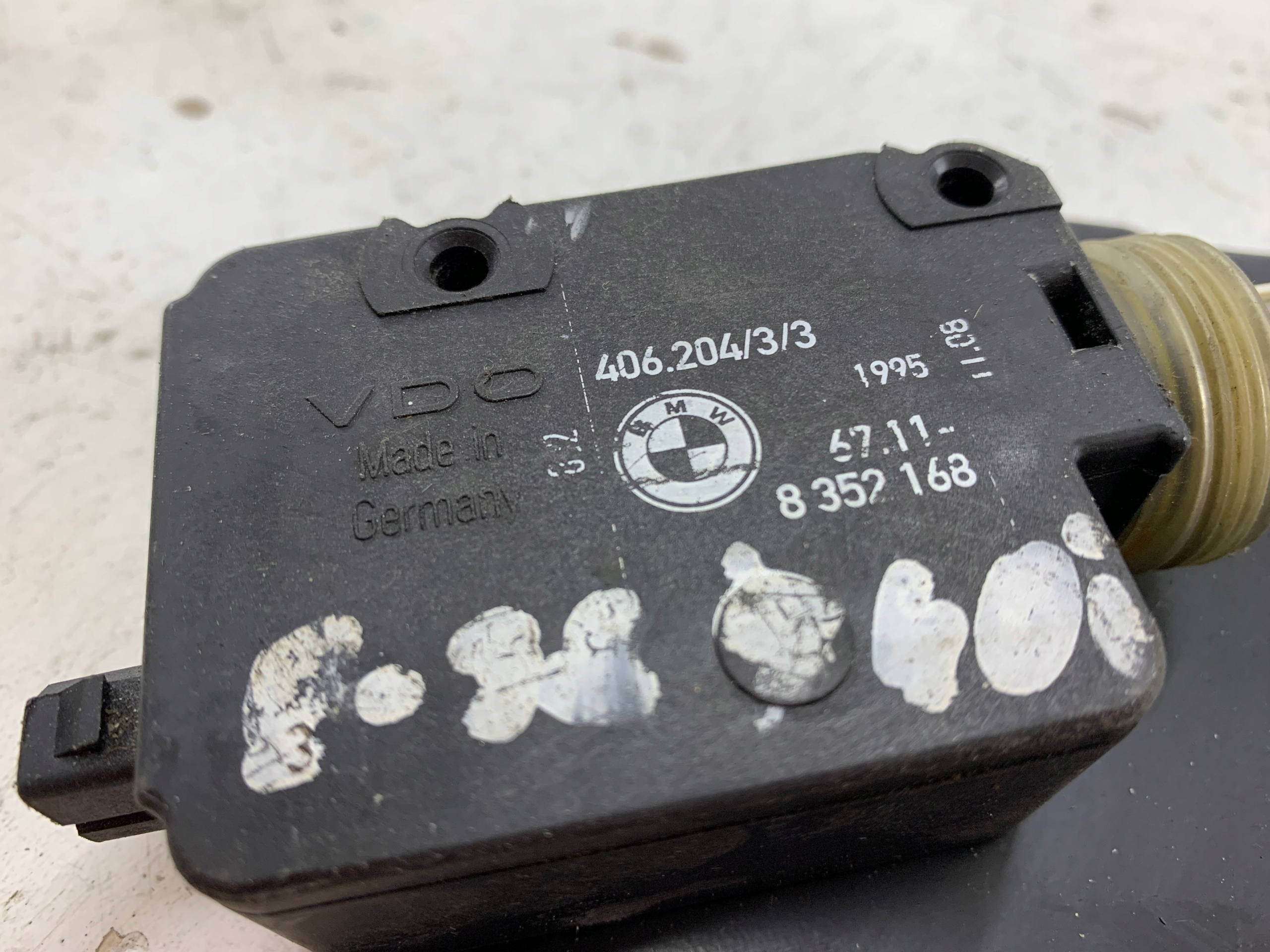 BMW E39 amortizer vratašca rezervoara goriva 8352168