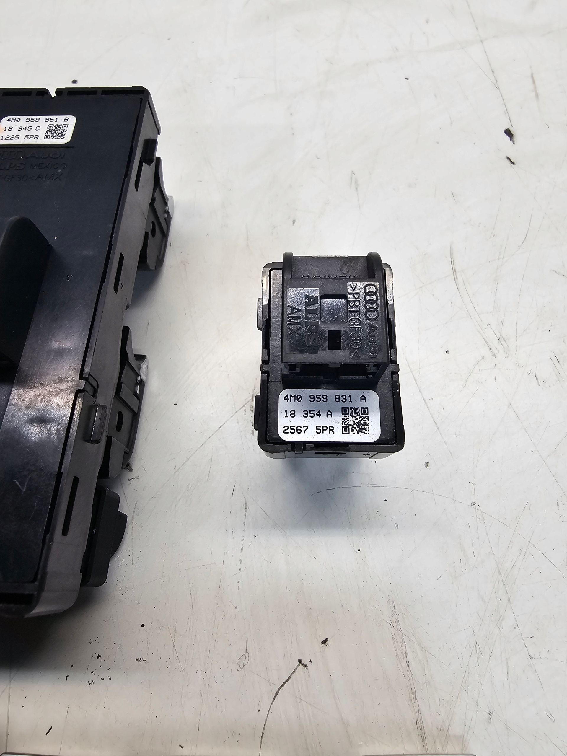 switch switch of the window AUDI A4 B9 A5 8W Q7 4M 4M0959851B KOMPLET