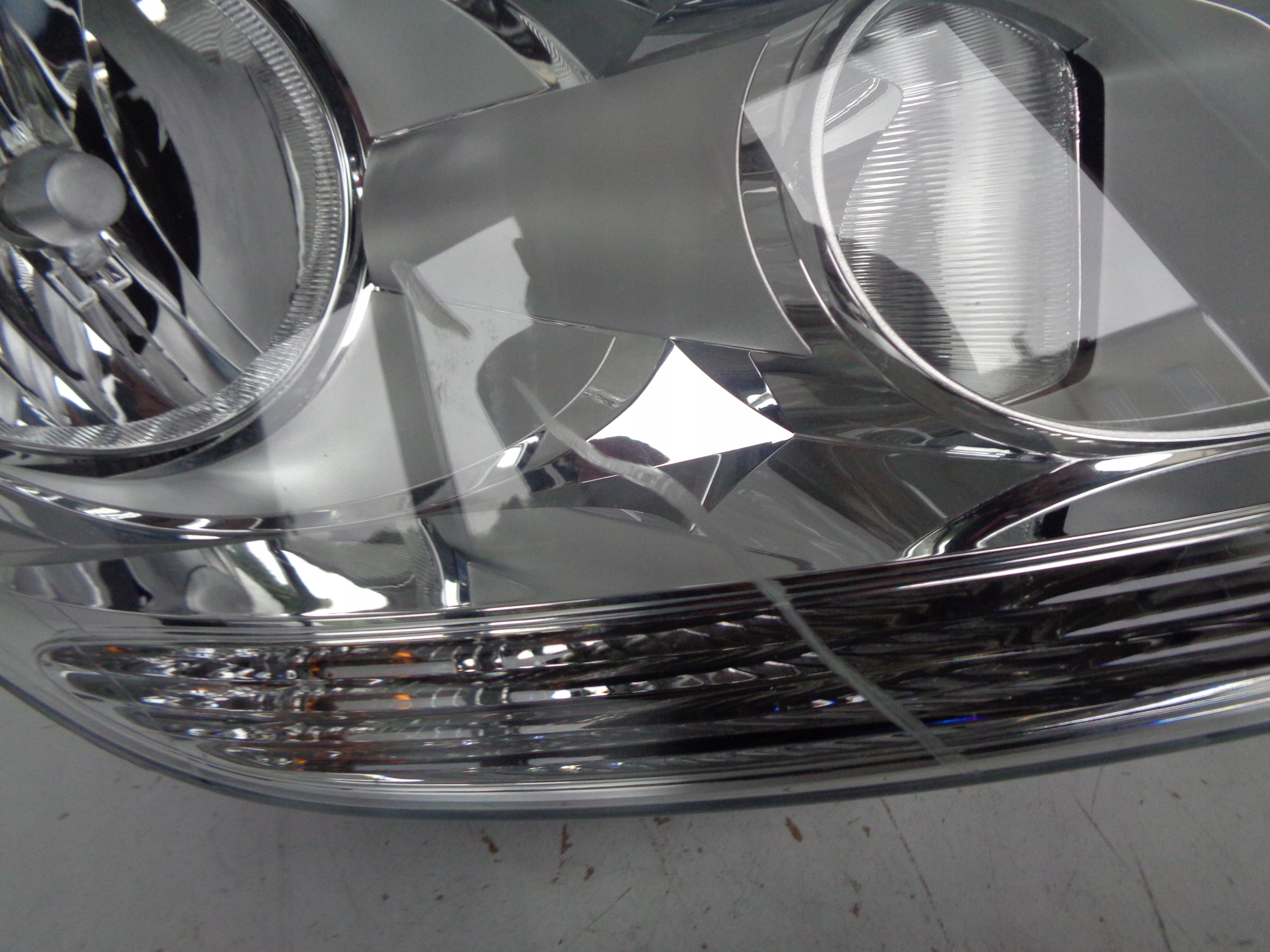 light right REFLEKTOR KIA VENGA 10