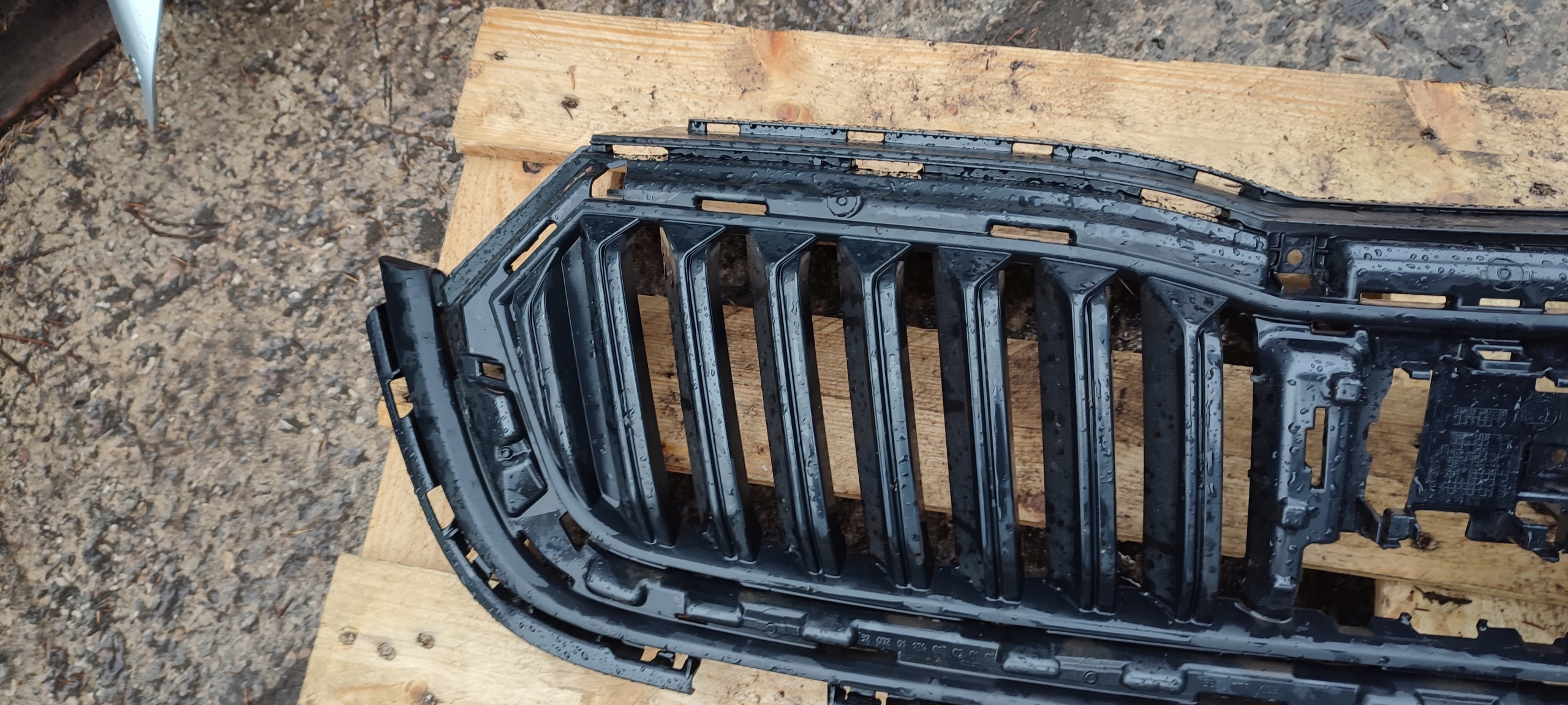 Grille Skoda Octavia IV 3200201124