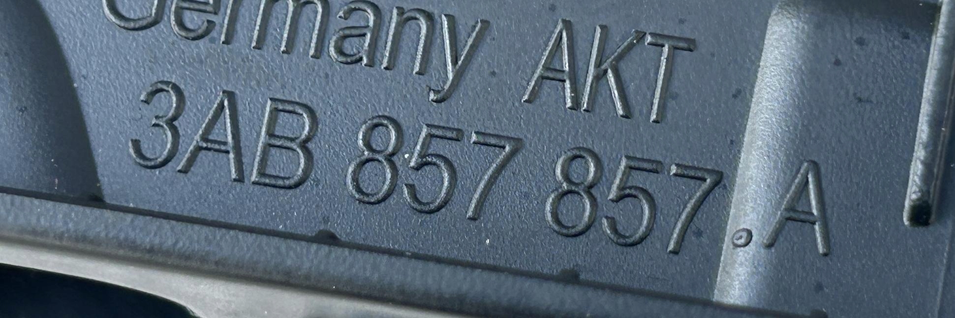 PANEL okna zrcadel levý předek VW PASSAT B7 10-14 3AB857857A