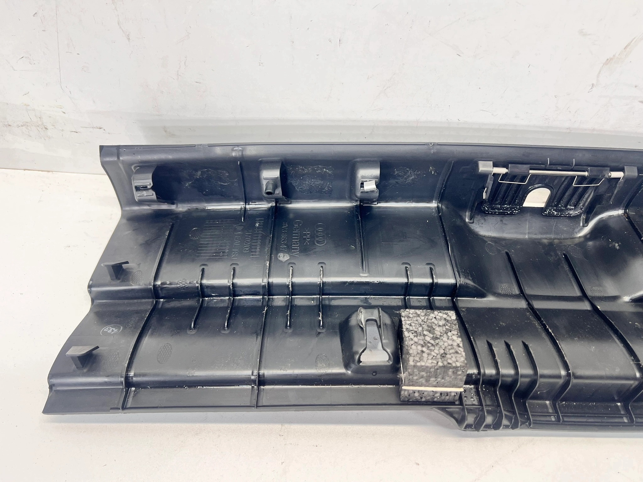 cap supports rear part AUDI A3 8V 3 door 8V3863471D