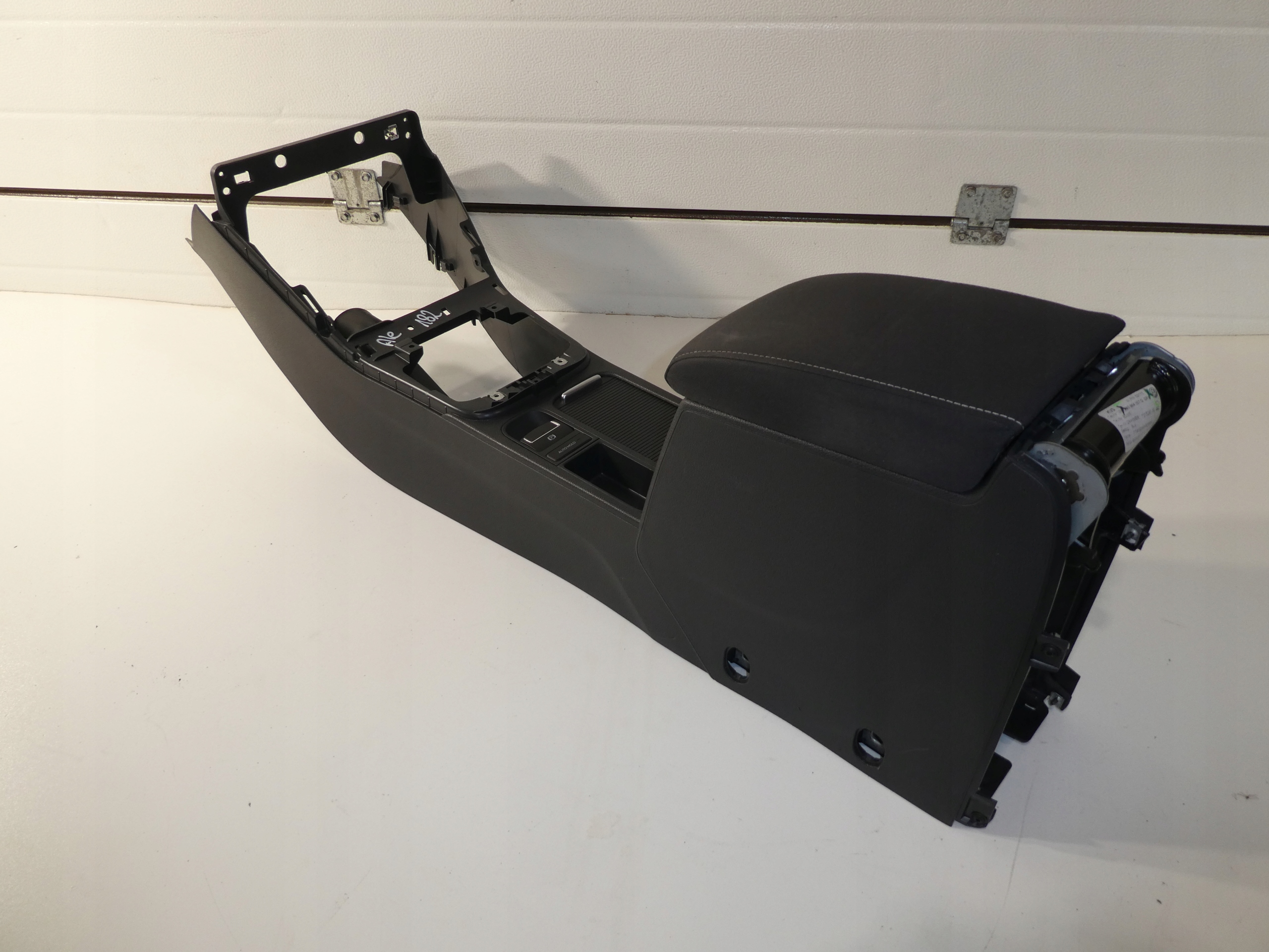 TUNEL armrest VW TIGUAN plus 5N0864251B