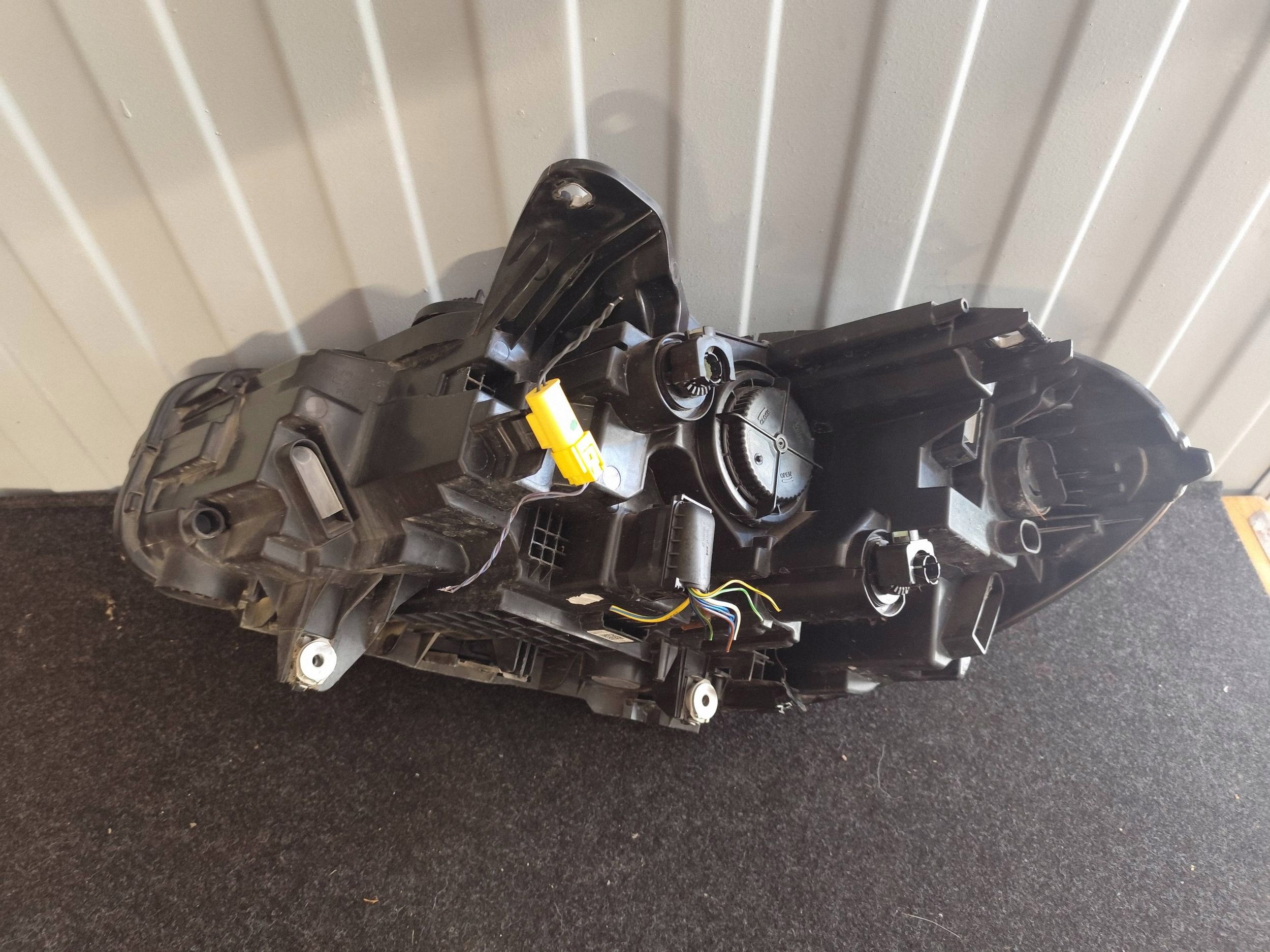 BMW 1 F40 light front right normal + LED 7214914 complete dismantling