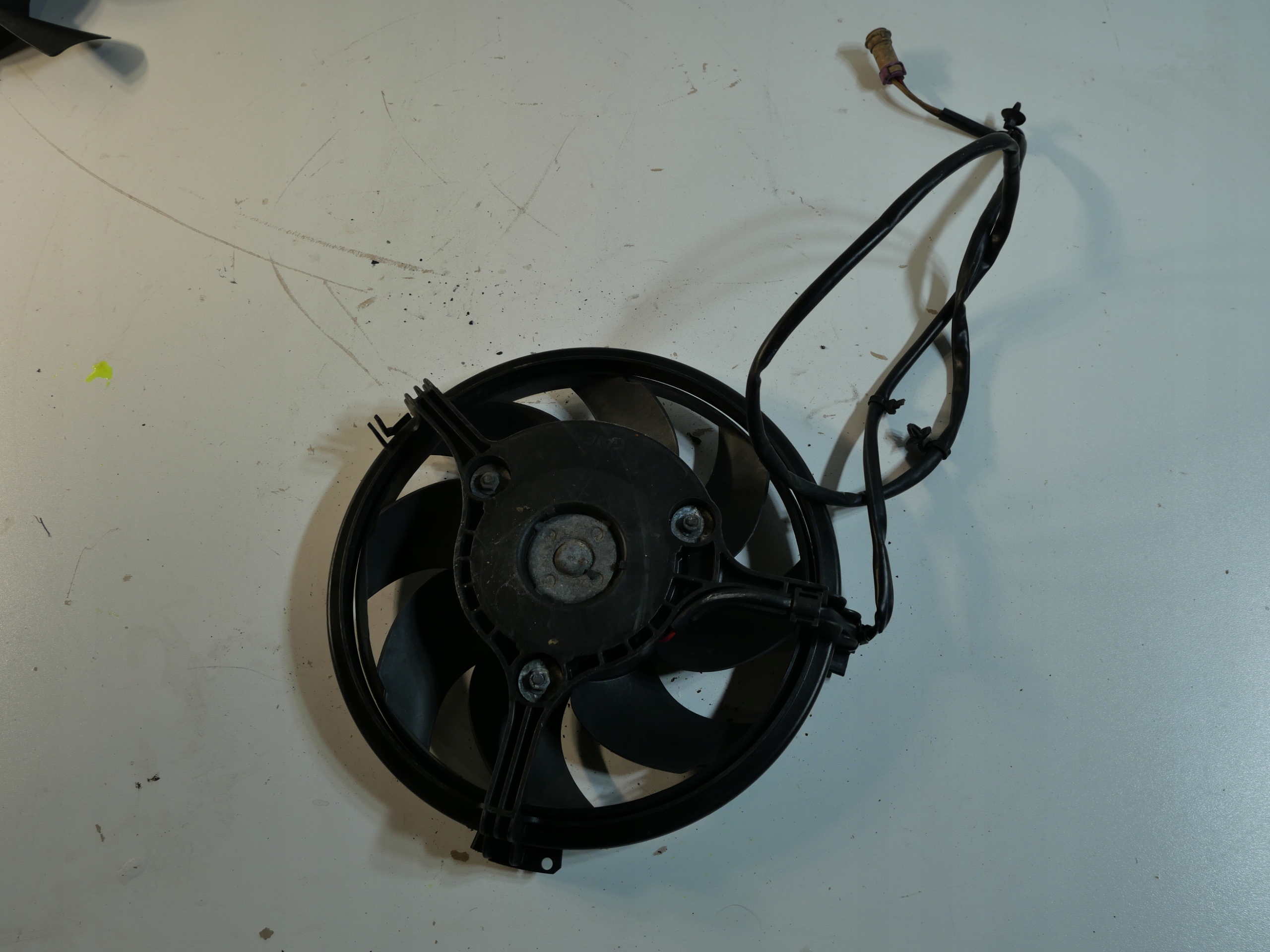 ventilátor chladiče VW AUDI 4BO