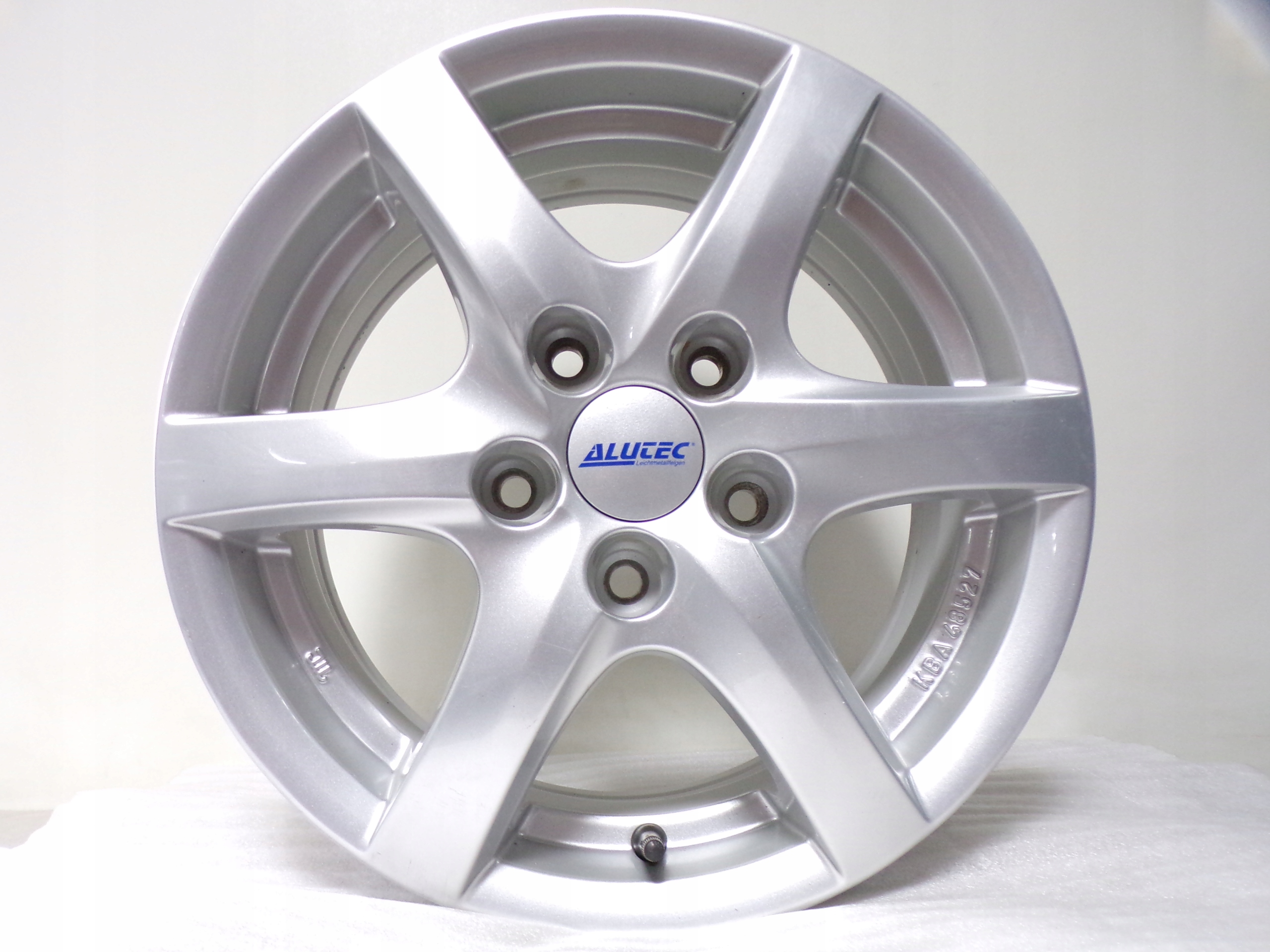 4x KIA CEE'D VENGA_HYUNDAI i30 ix20_F-VAT_15''