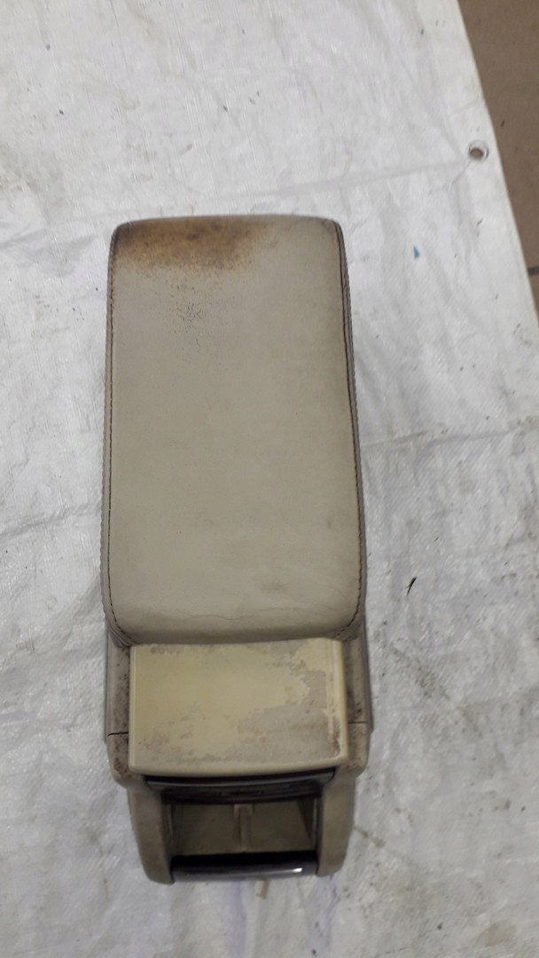 подлокотник SKODA SUPERB европа 3U0867207