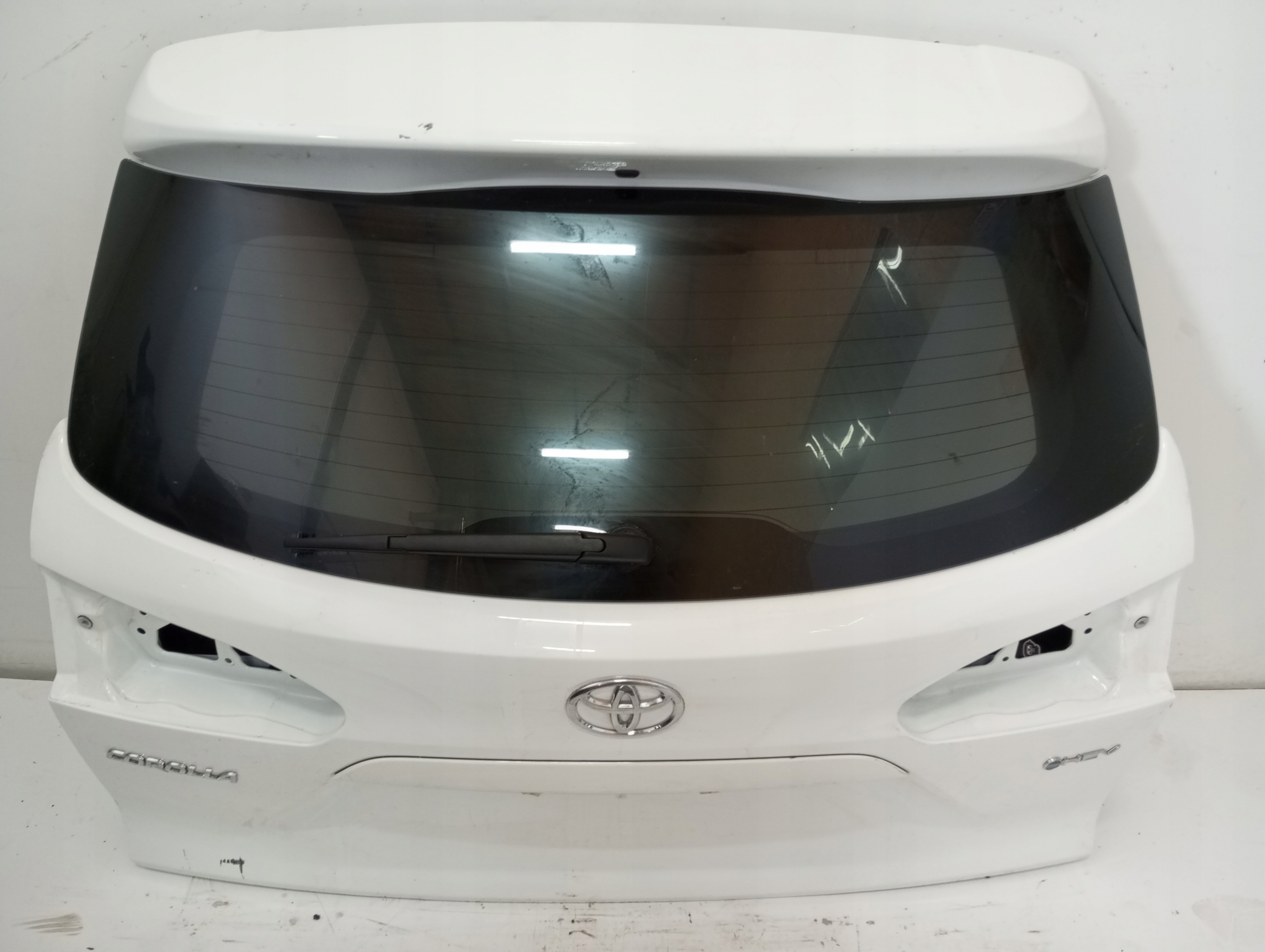 boot doors TOYOTA COROLLA CROSS below KAMERE