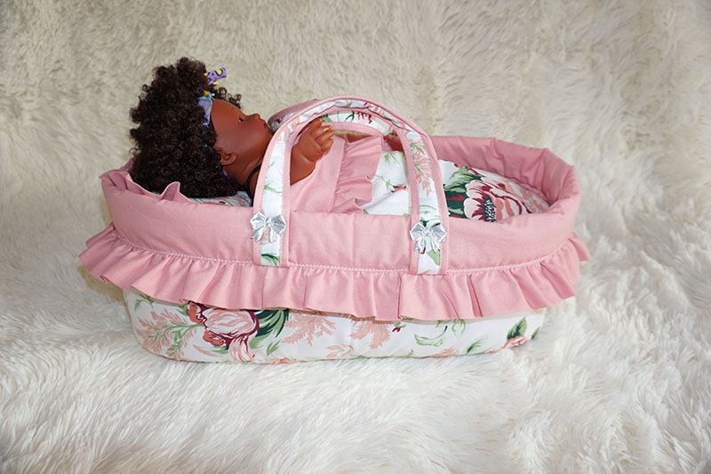 NOSIDEŁKO (45cm) Z POŚCIELĄ DLA LALEK Materiał tkanina