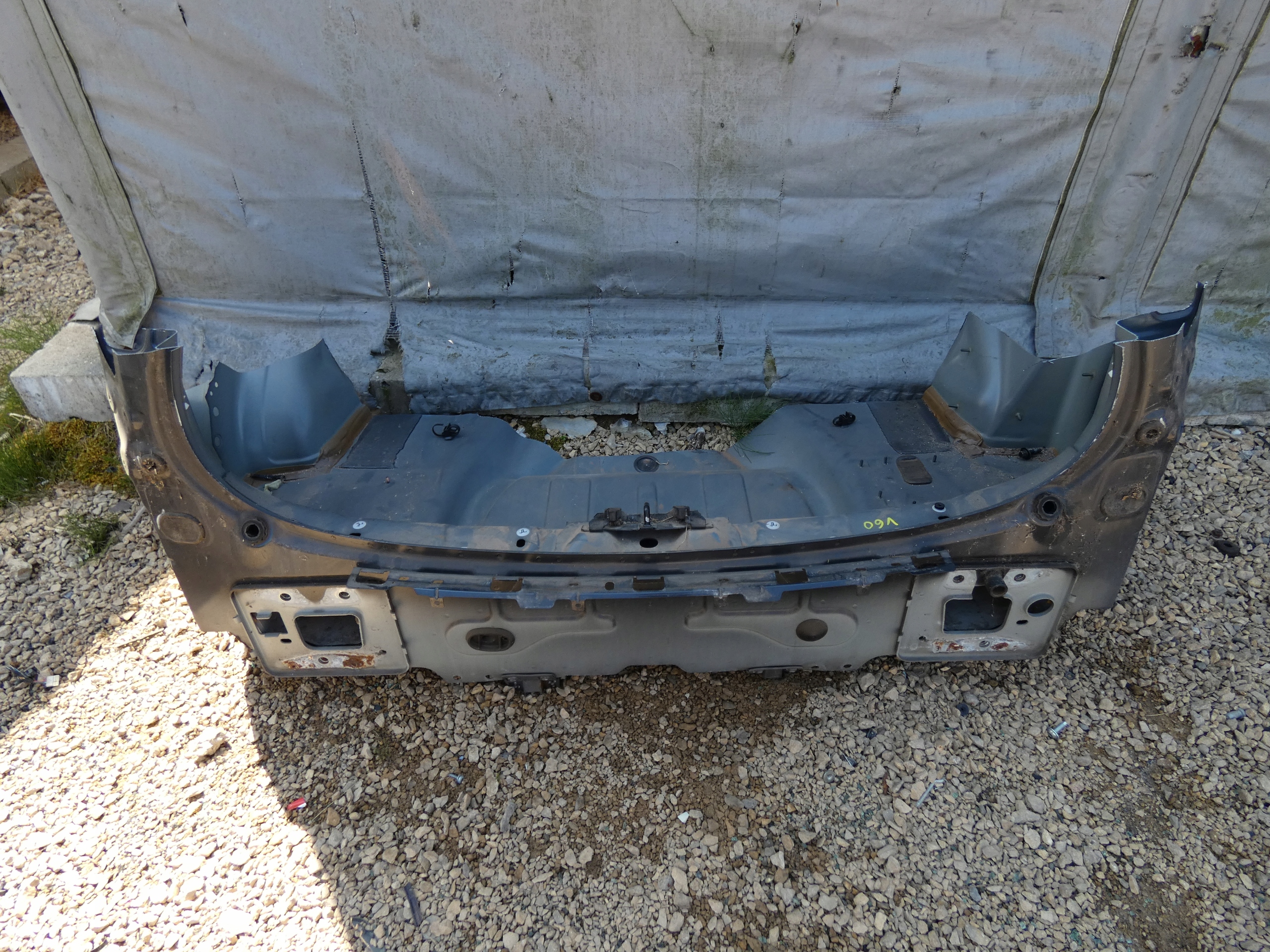 VOLVO V60 PAS TYLNY TYŁ WZMOCNIENIE ĆWIARTKA Producent części Volvo OE