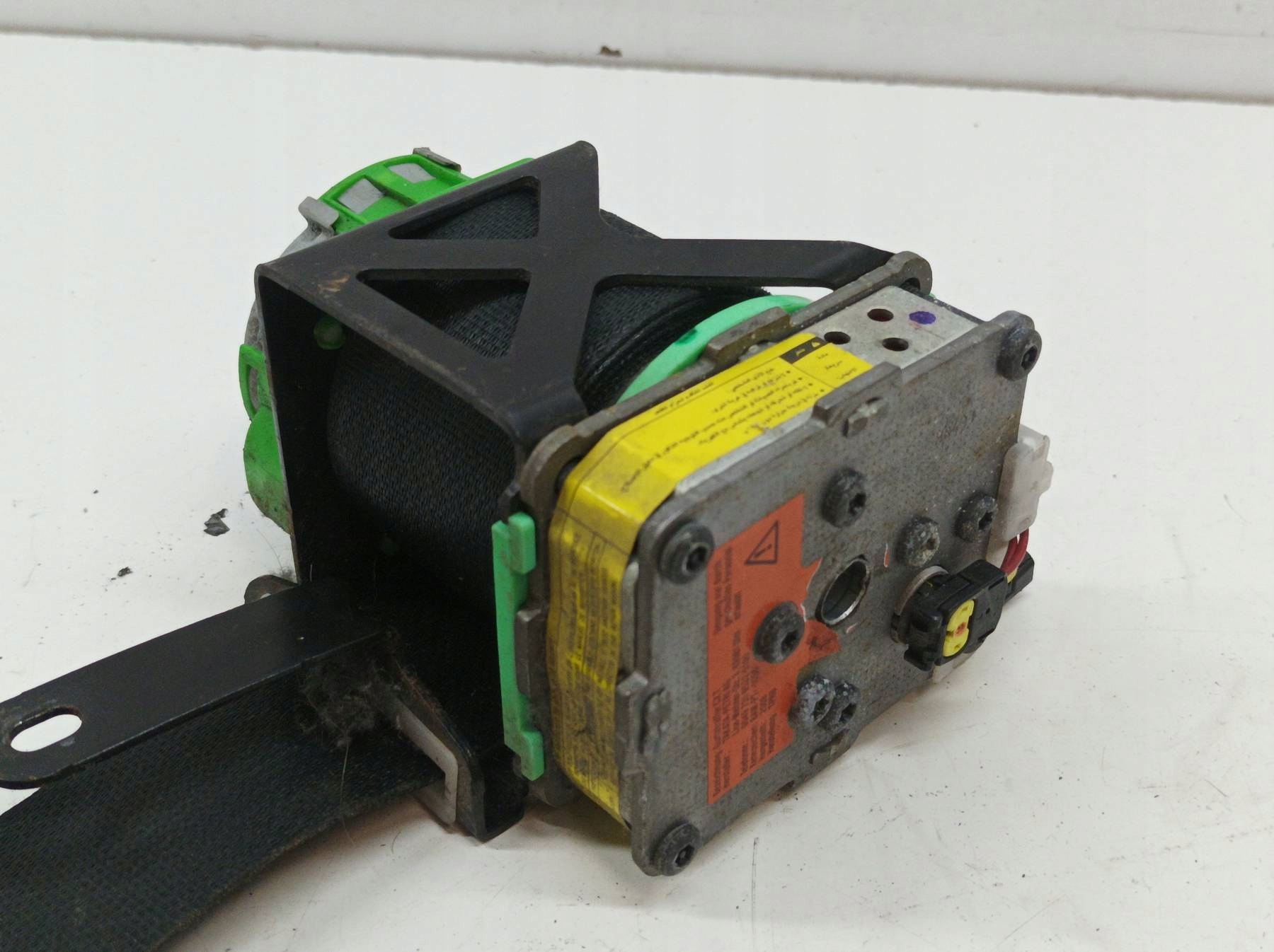 tension belt safety left front driver´s E15 Toyota Auris and (2006-2012)