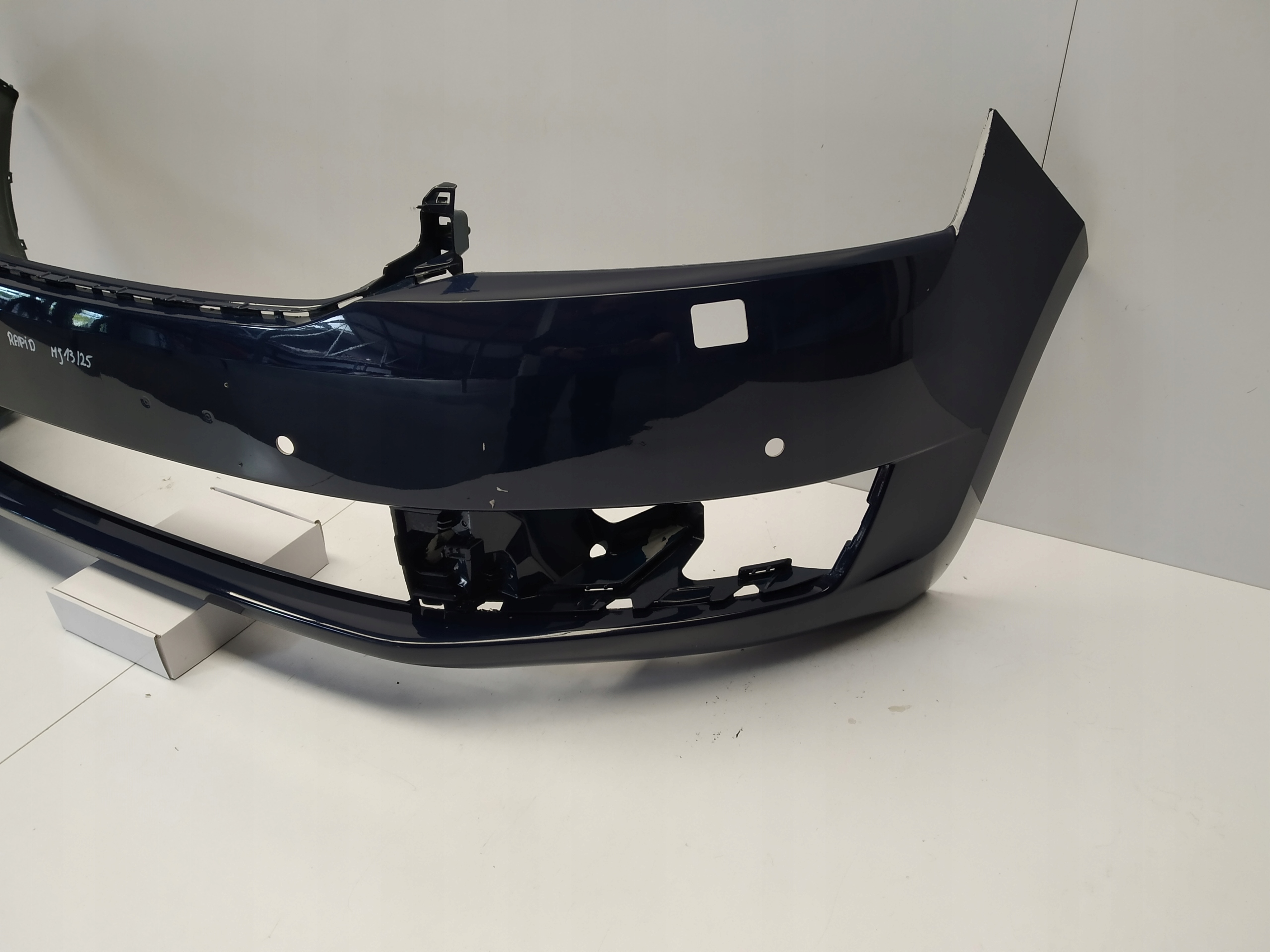 12r- Skoda Rapid Pare choc Avant Lave phares et 4xPDC Original Graphite
