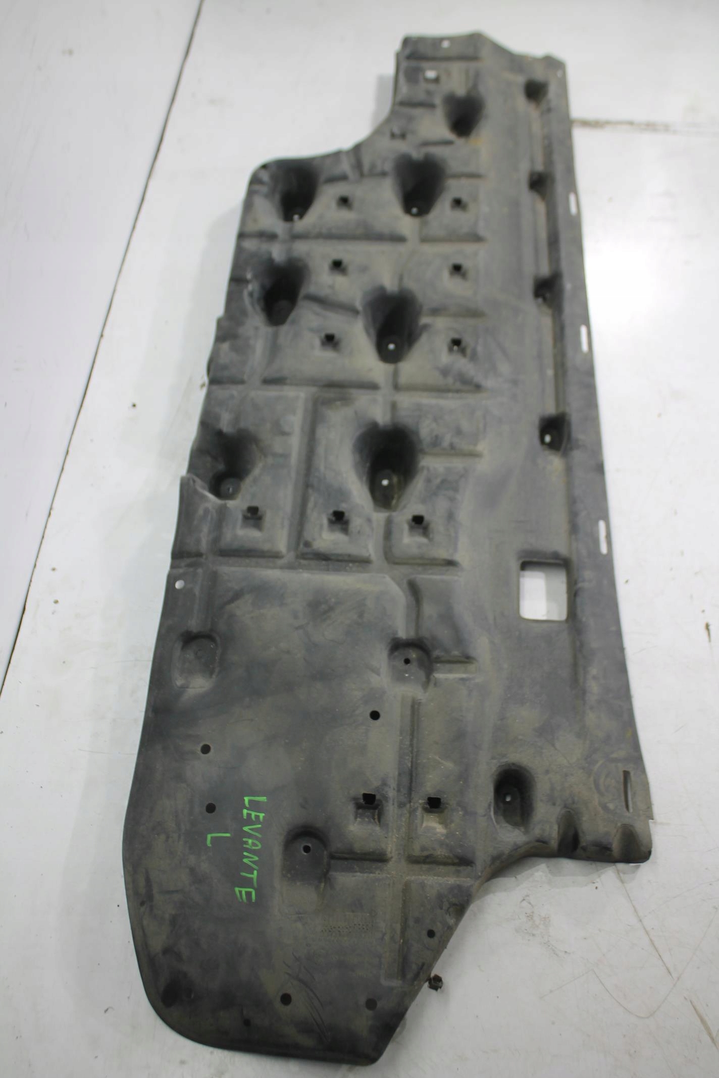 cover lower left 670032423 MASERATI LEVANTE 16