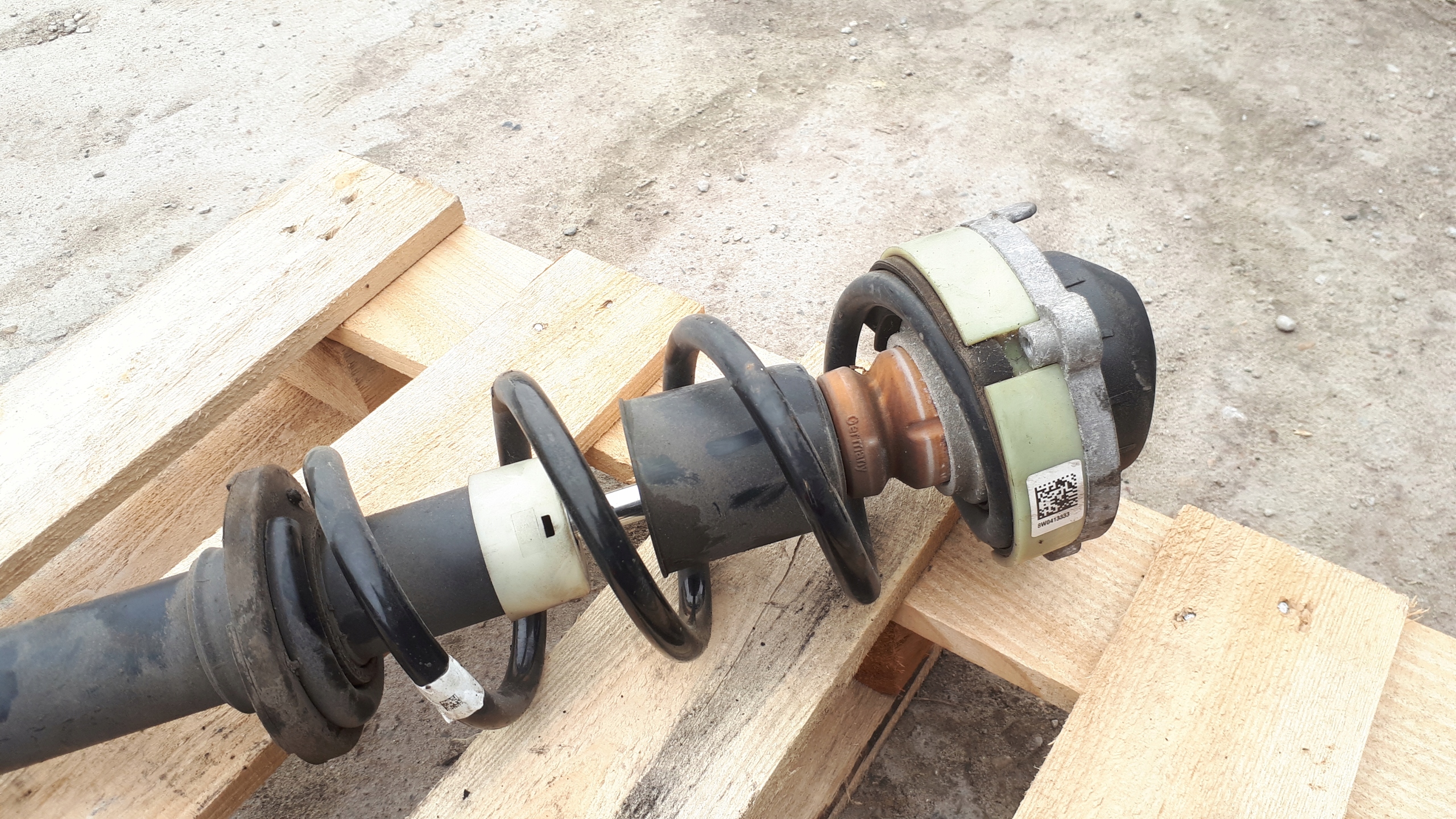 A4 B9 8W shock absorber left front front 8W0031AK