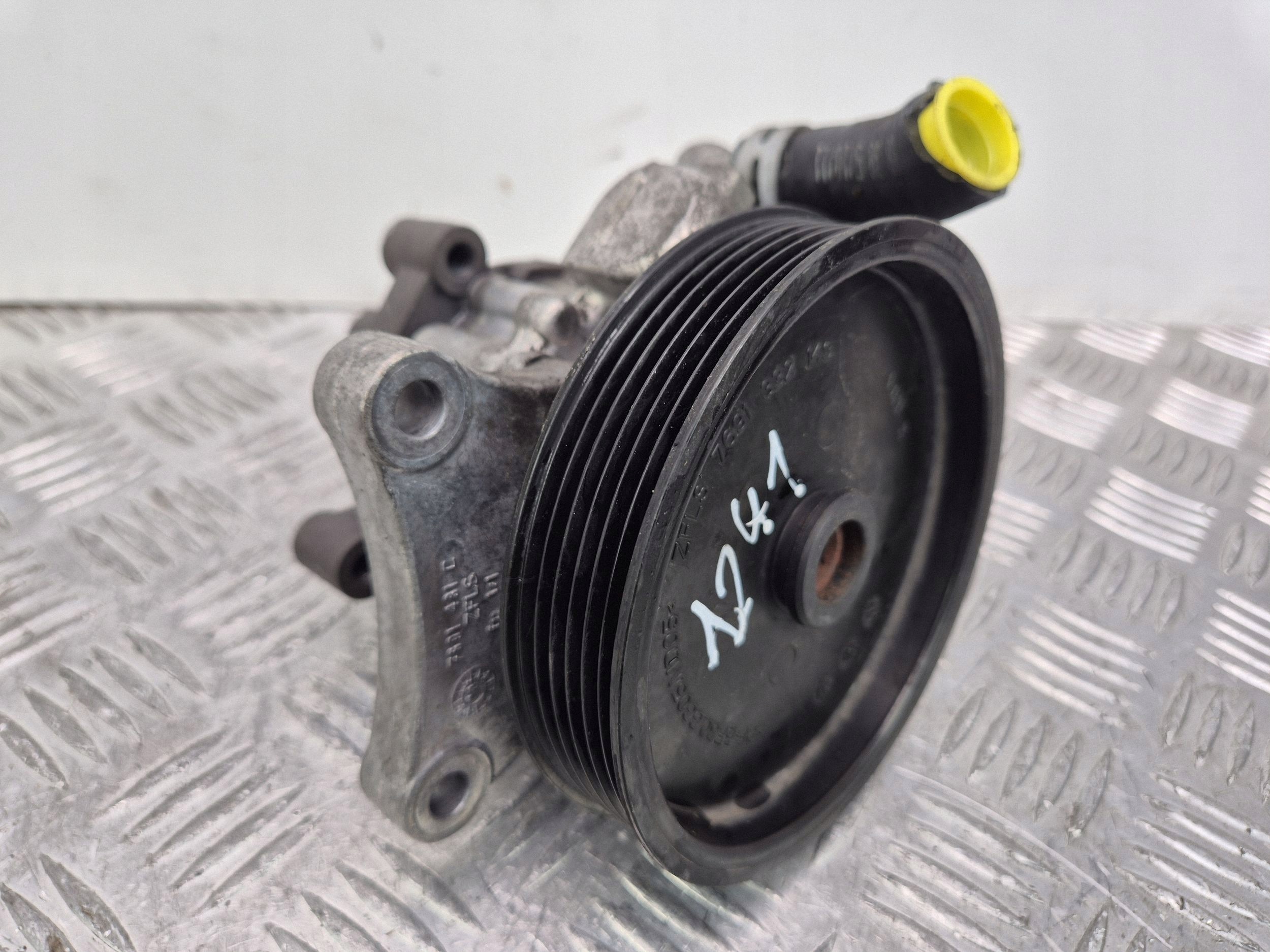 Mercedes E250 CGI W212 271860 servo pump A0064667501