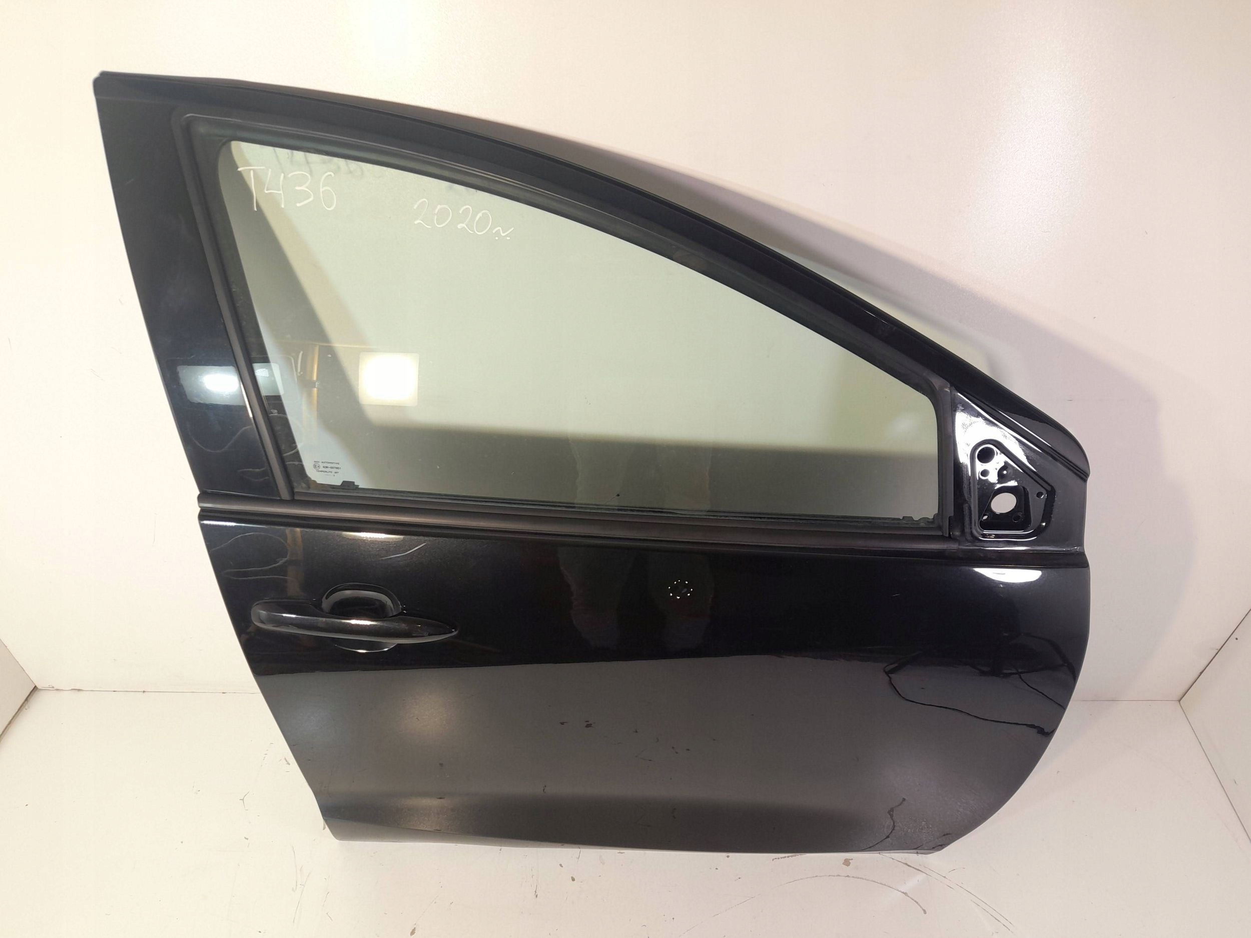Toyota Yaris XP210 door front right (T436)