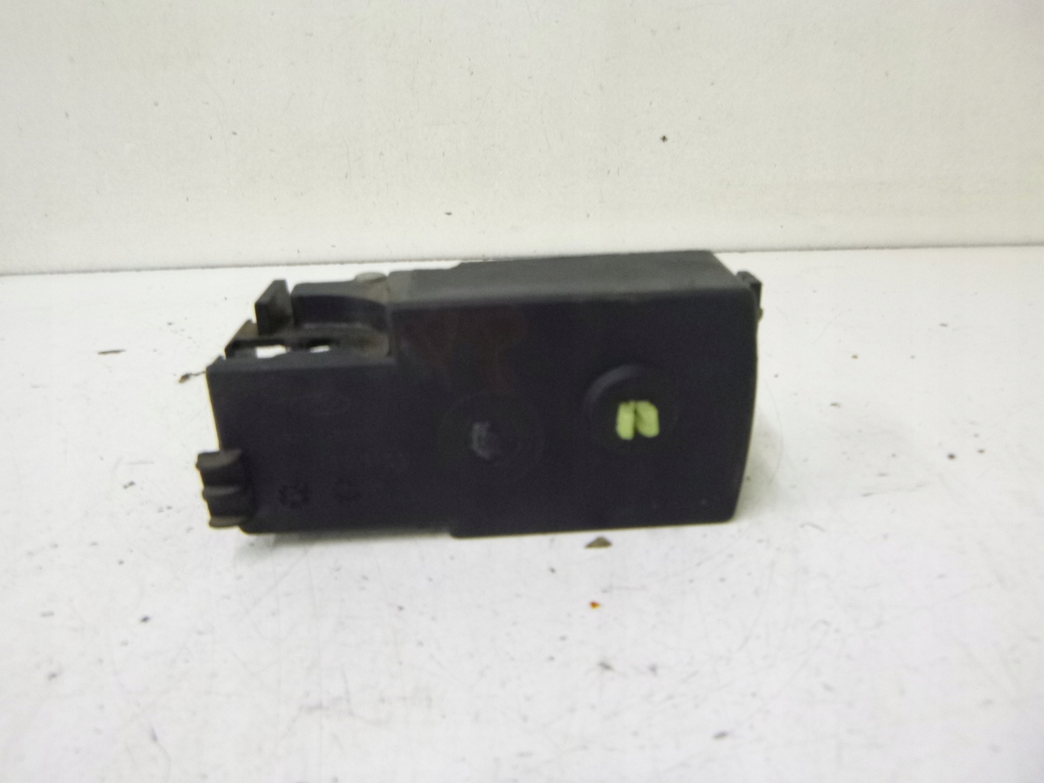 Klamka WEWNĘTRZNA Ford Transit Connect 2004 Numer katalogowy części Klamka WEWNĘTRZNA Ford Transit Connect 2004 prawa