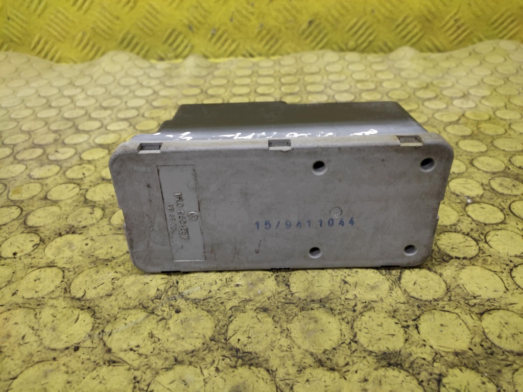 AUDI A4 B5 pumpa centralnog brave 1H0962257
