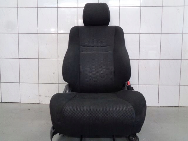 AVENSIS T25 2.0 D4D 05r. FOTEL PRAWY PRZÓD