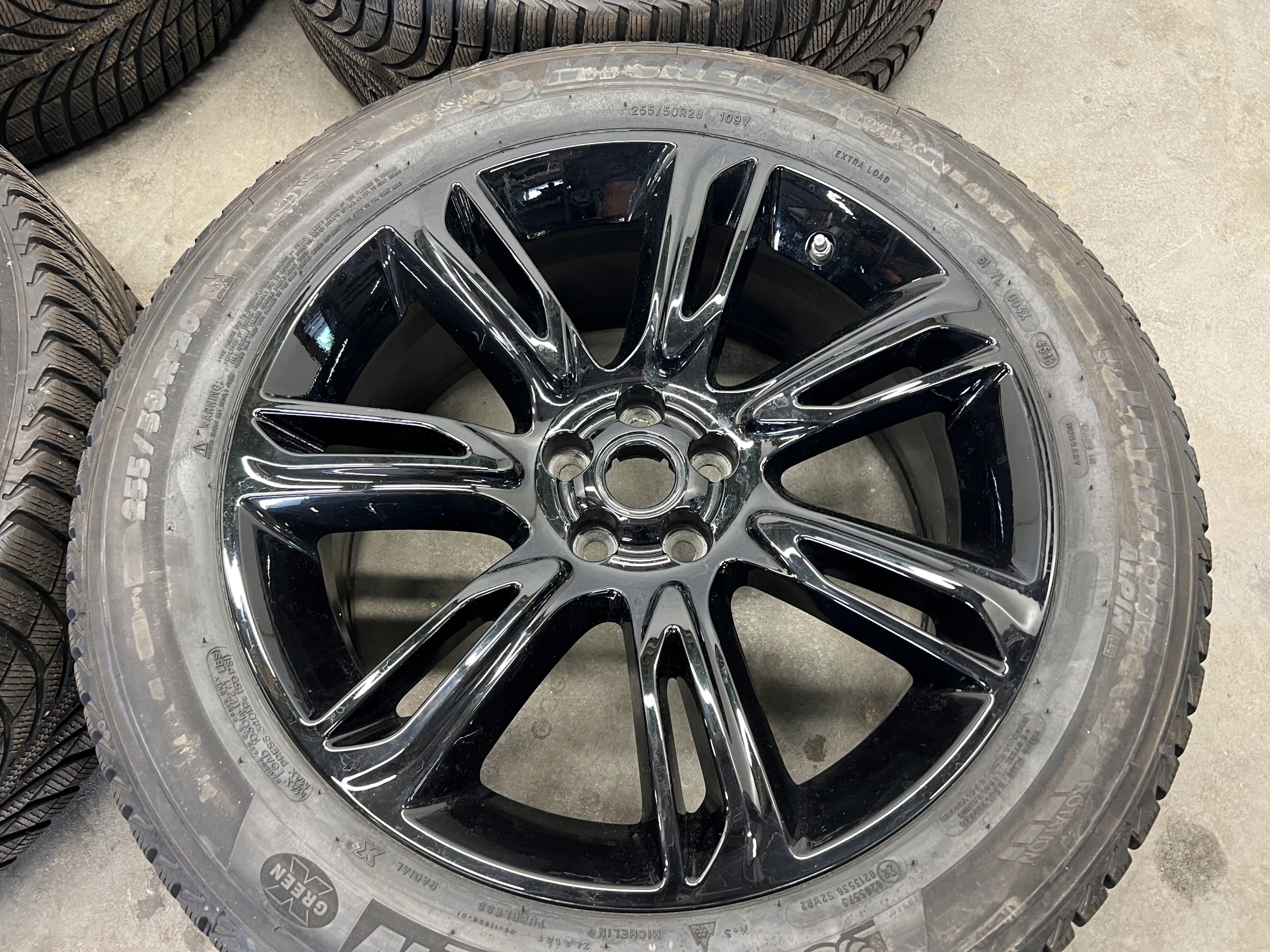 RANGE ROVER VELAR L560 wheels discs 20'' tyres winter 255/50/20 J8A2-1007-FA