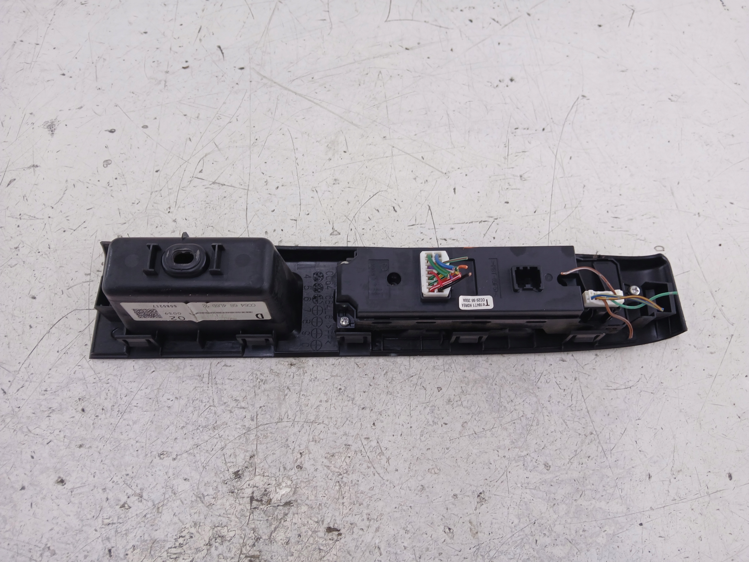 MAZDA 5 a CR PANEL okna levý předek CC64684L6D